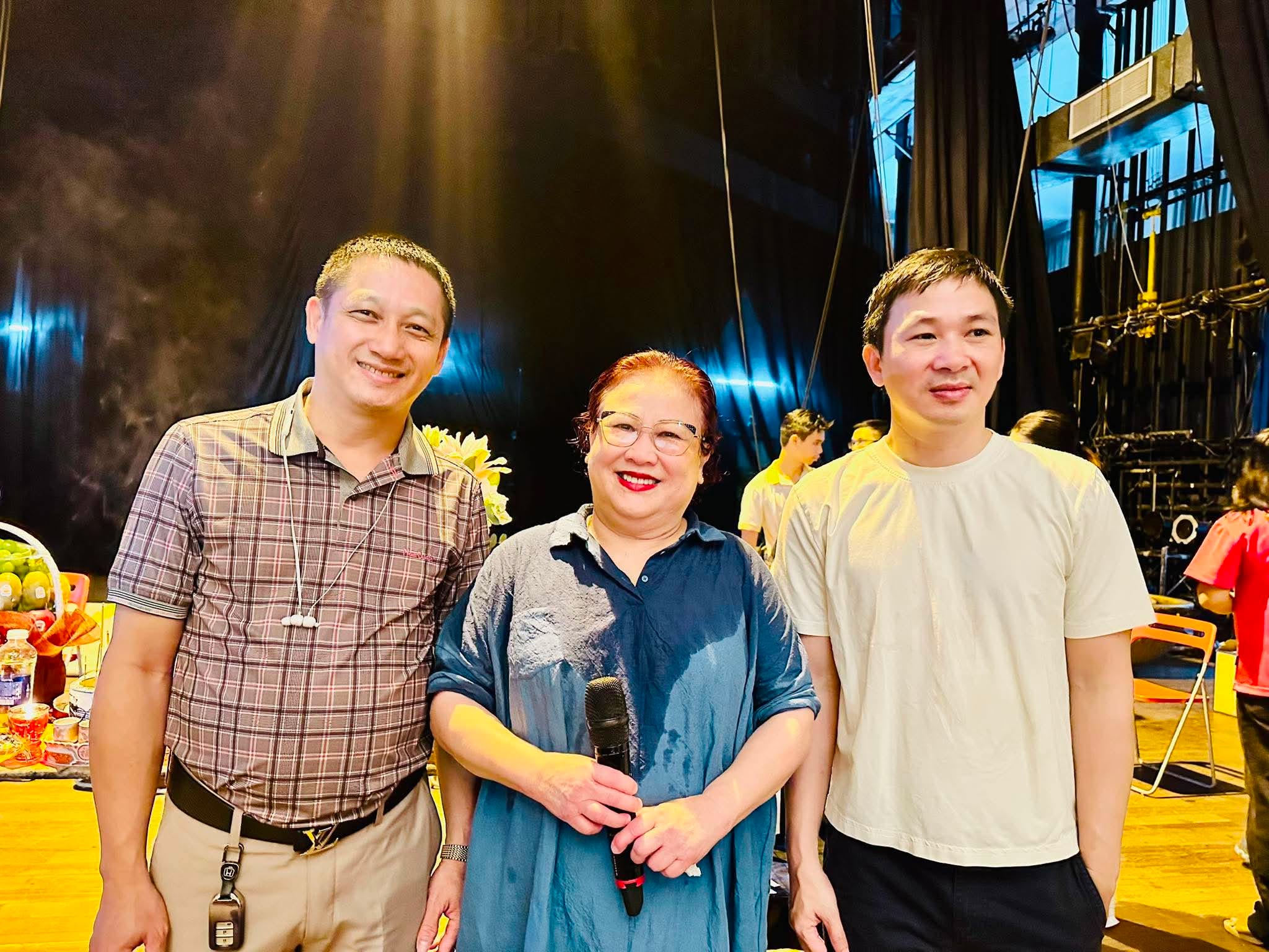 Đạo diễn Minh Nguyệt khởi c&ocirc;ng vở kịch "&Aacute;o xưa d&ugrave; nh&agrave;u", qui tụ nhiều nghệ sĩ nổi tiếng - Ảnh 5.