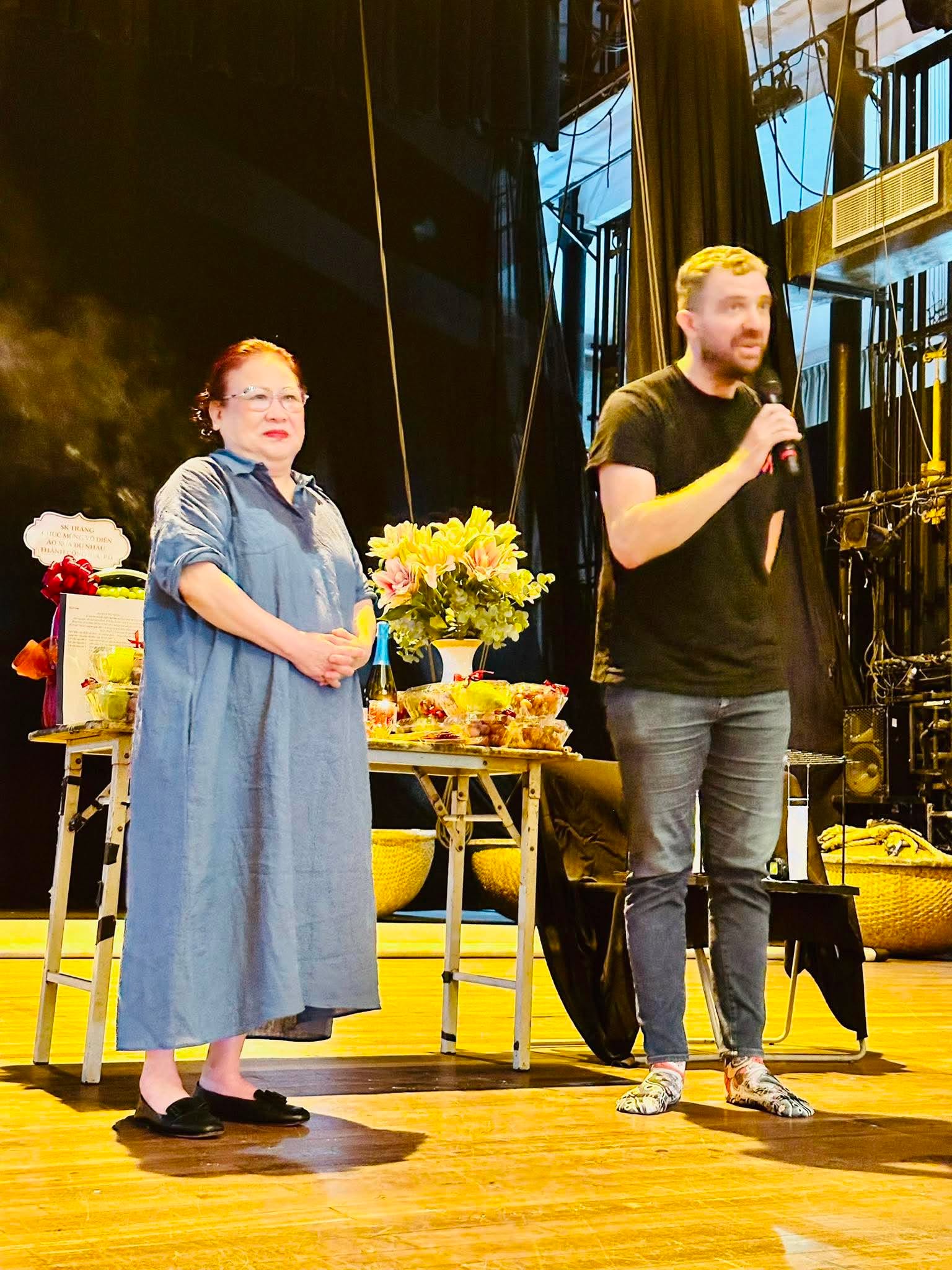 Đạo diễn Minh Nguyệt khởi c&ocirc;ng vở kịch "&Aacute;o xưa d&ugrave; nh&agrave;u", qui tụ nhiều nghệ sĩ nổi tiếng - Ảnh 2.