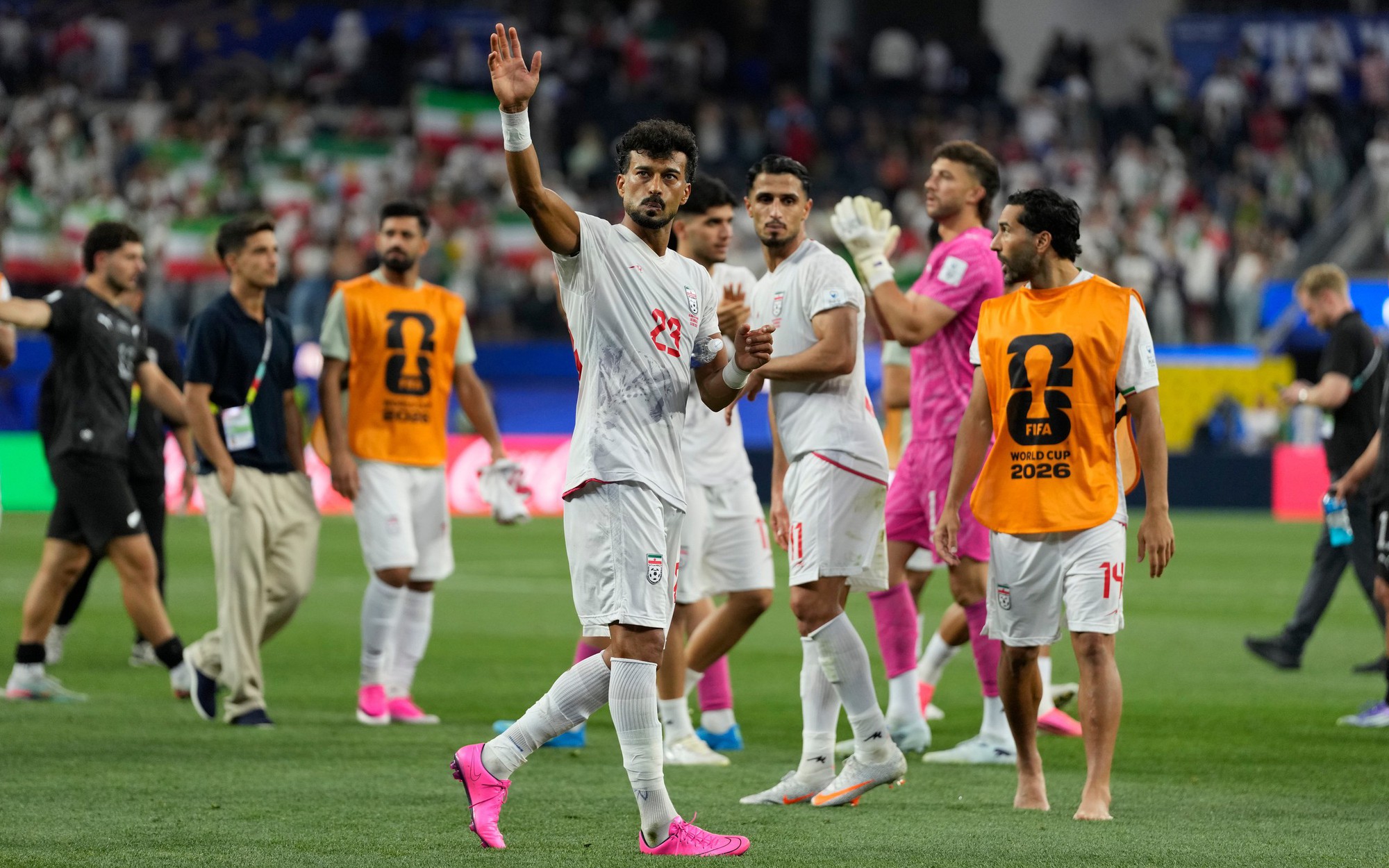 "Lão tướng" 36 tuổi tuyển Iran bất ngờ nhận danh hiệu Superior Player of the Match