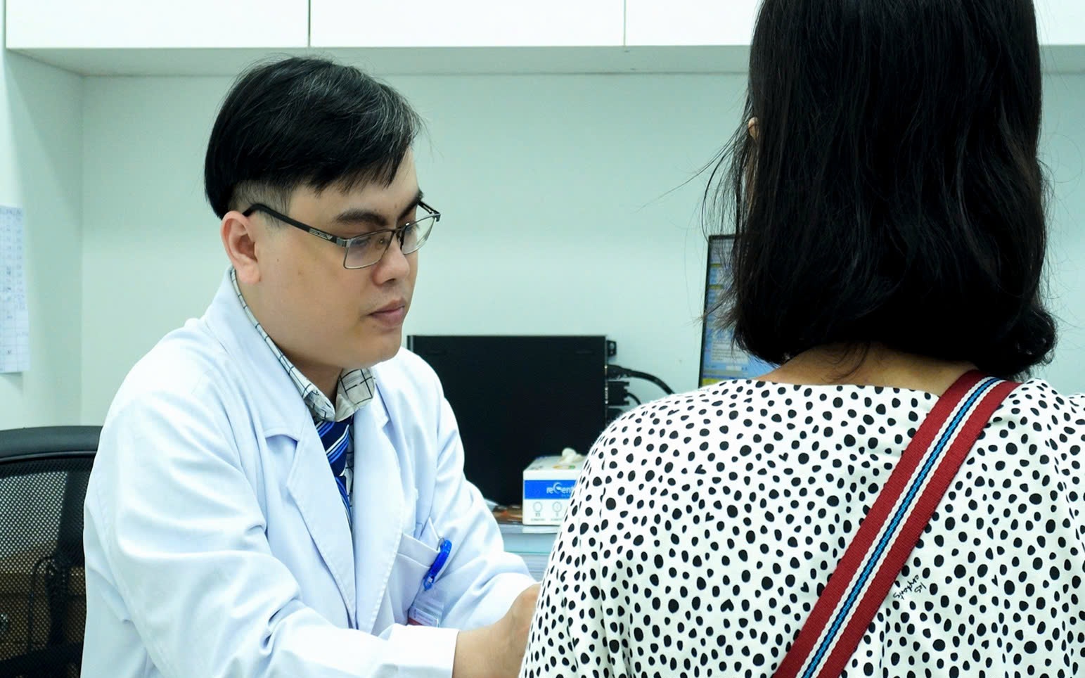Sống phóng khoáng, người phụ nữ mắc bệnh “khó nói”