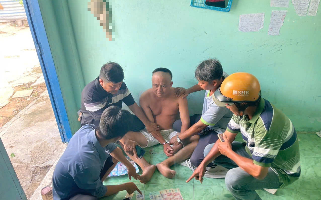 Bắt thanh niên tấn công và cướp tài sản của ông lão bán vé số
