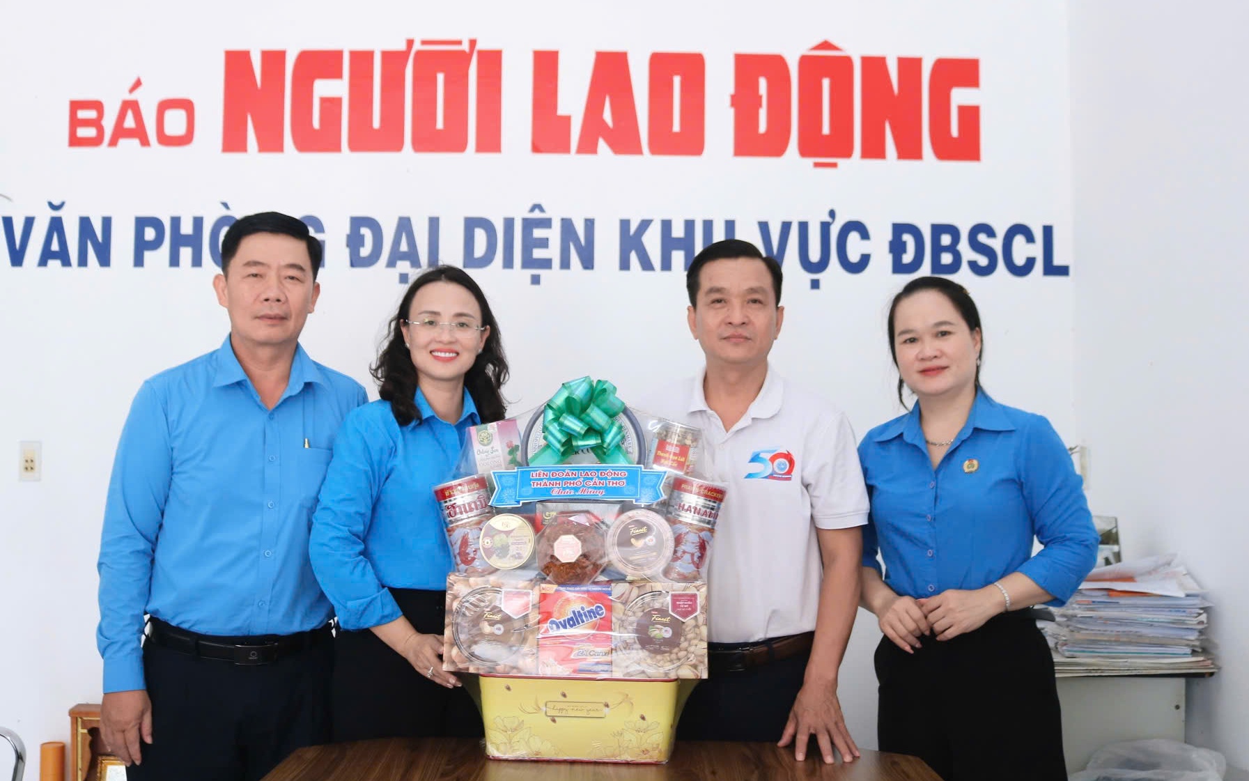Lãnh đạo LĐLĐ TP Cần Thơ thăm, chúc mừng các cơ quan báo chí