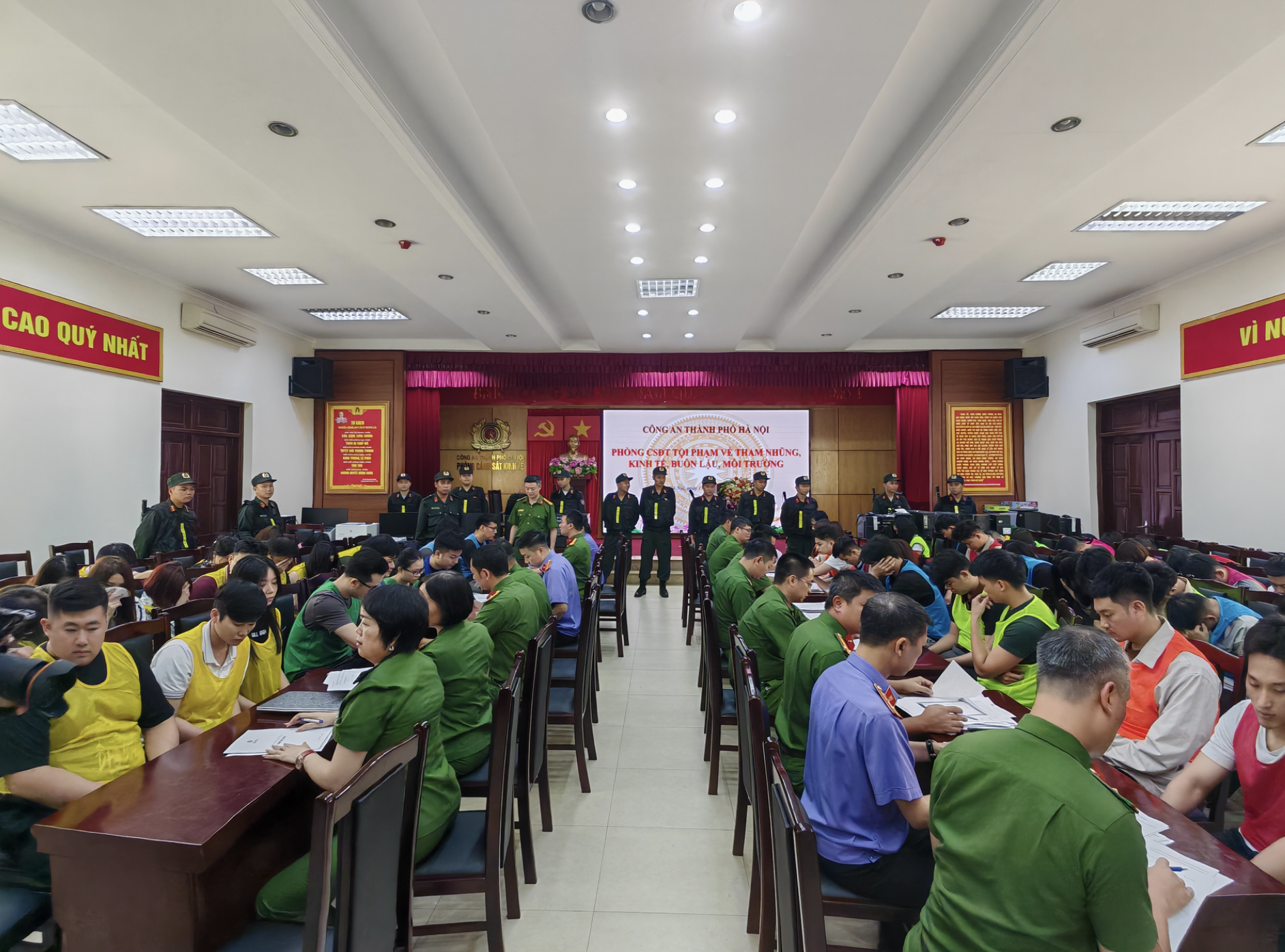 Khởi tố gần 190 bị can trong vụ lừa đảo kỳ nghỉ du lịch tại H&agrave; Nội - Ảnh 1.