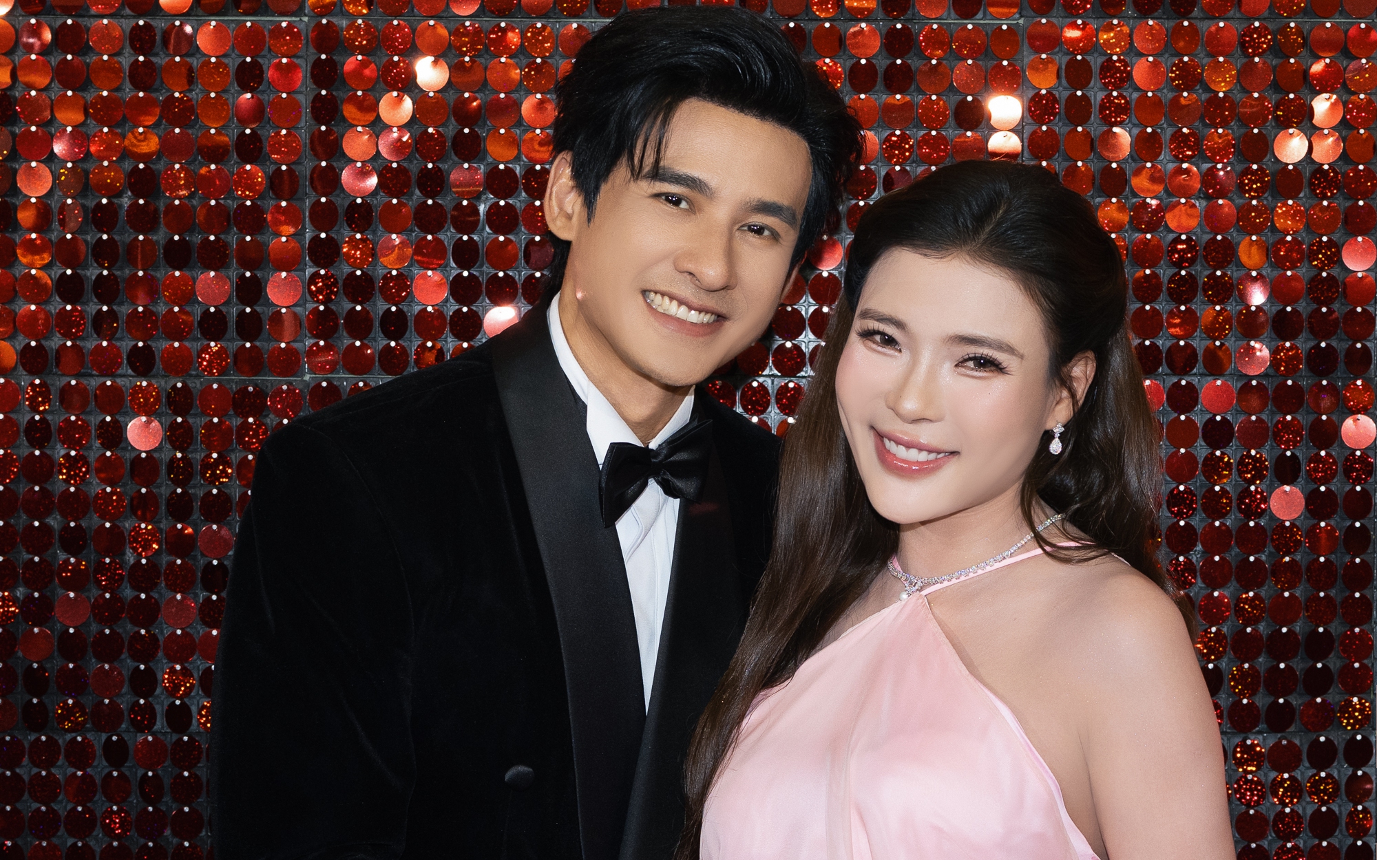 "Bà bầu" Thúy Diễm rạng rỡ trong ngày vui của Lương Thế Thành