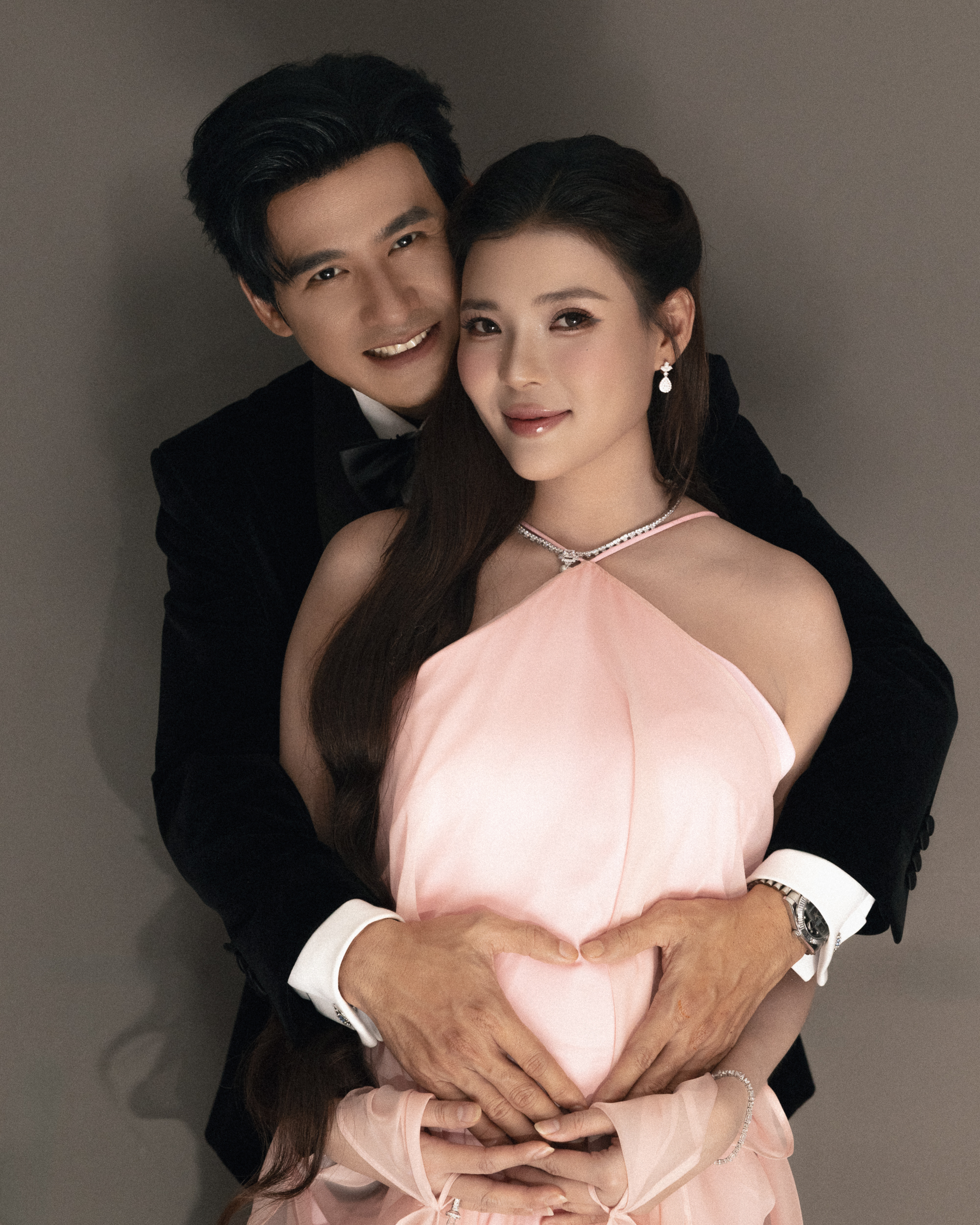 "B&agrave; bầu" Th&uacute;y Diễm rạng rỡ trong ng&agrave;y vui của Lương Thế Th&agrave;nh - Ảnh 4.