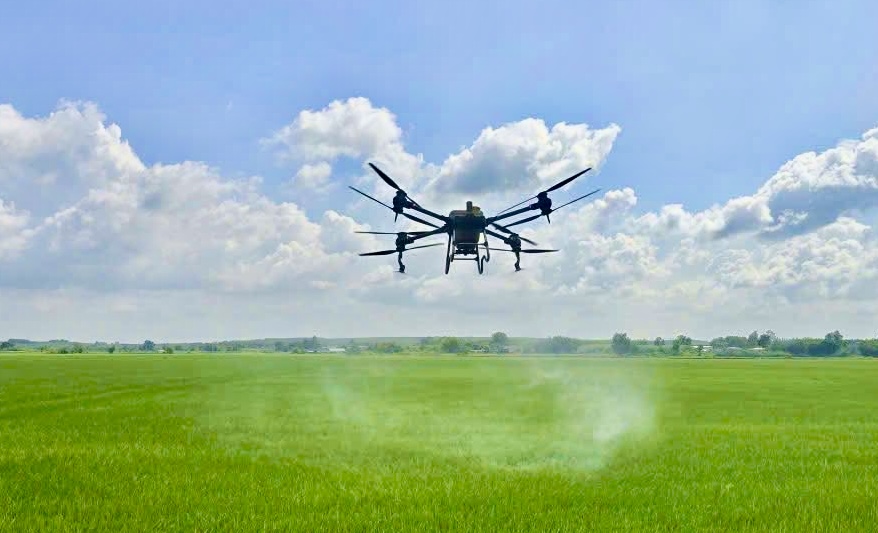 Drone xuống đồng, nông dân nhàn hơn - Ảnh 3.
