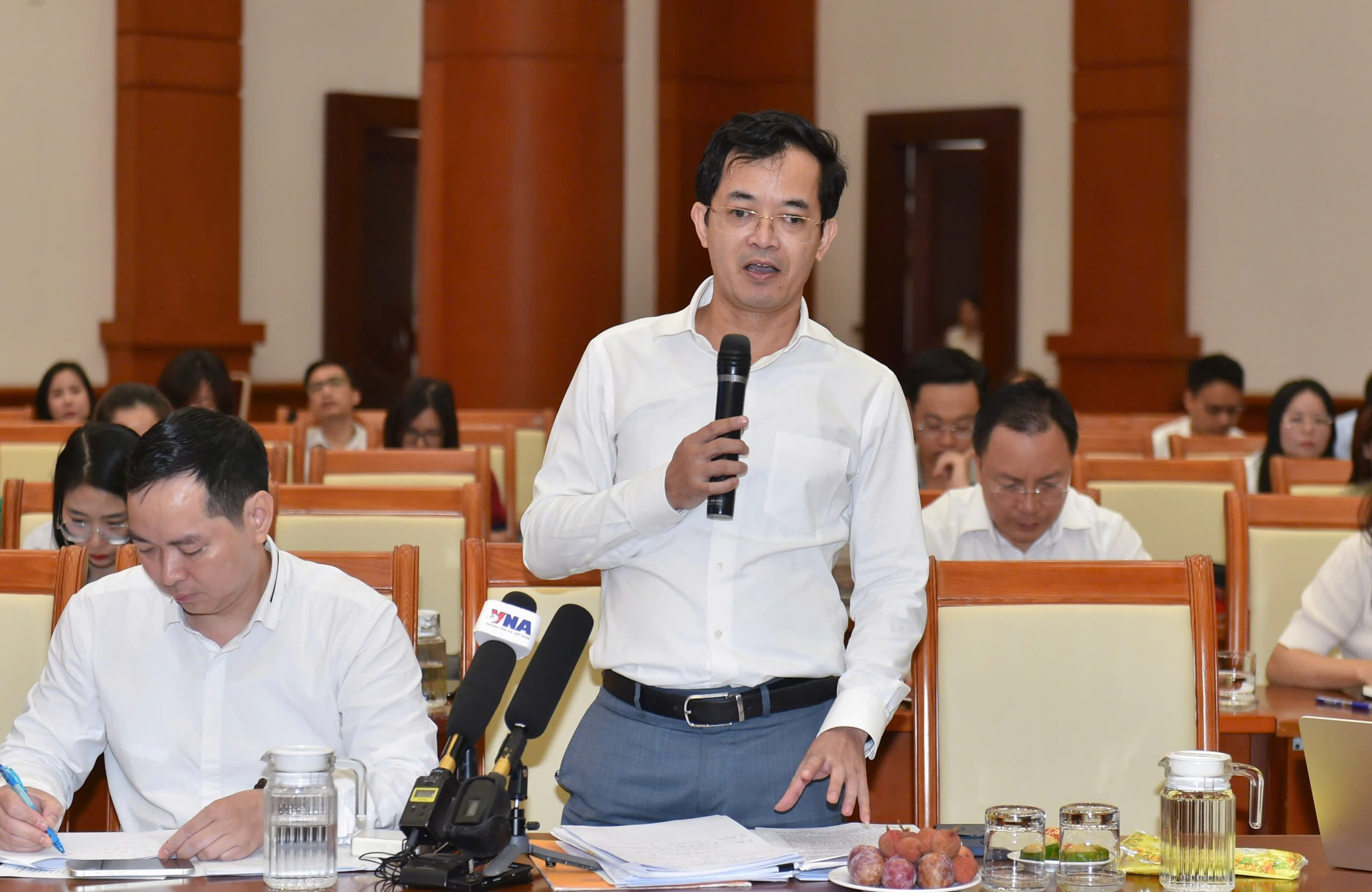 Bộ T&agrave;i ch&iacute;nh tiếp tục nghi&ecirc;n cứu ưu đ&atilde;i thuế để th&uacute;c đẩy sử dụng xăng E10  - Ảnh 1.