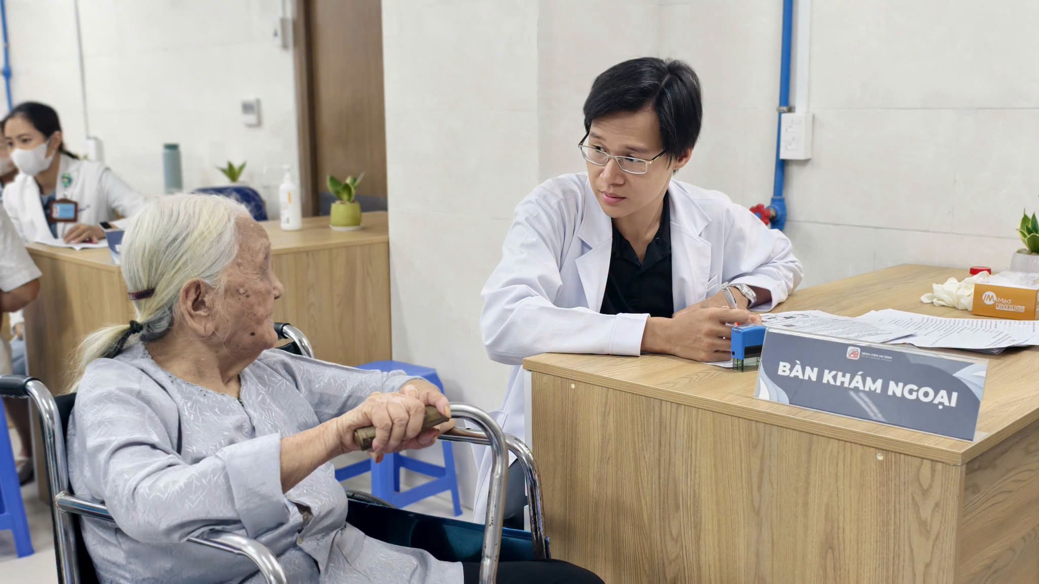 Chậm cấp thẻ BHYT cho người d&acirc;n An to&agrave;n khu, ảnh hưởng quyền lợi người bệnh - Ảnh 1.