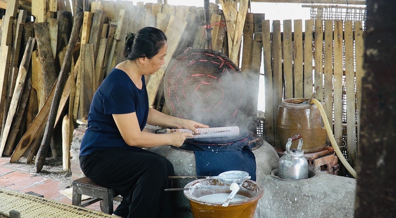 Tiếp lửa l&agrave;ng b&aacute;nh tr&aacute;ng Ph&uacute; H&ograve;a Đ&ocirc;ng - Ảnh 5.