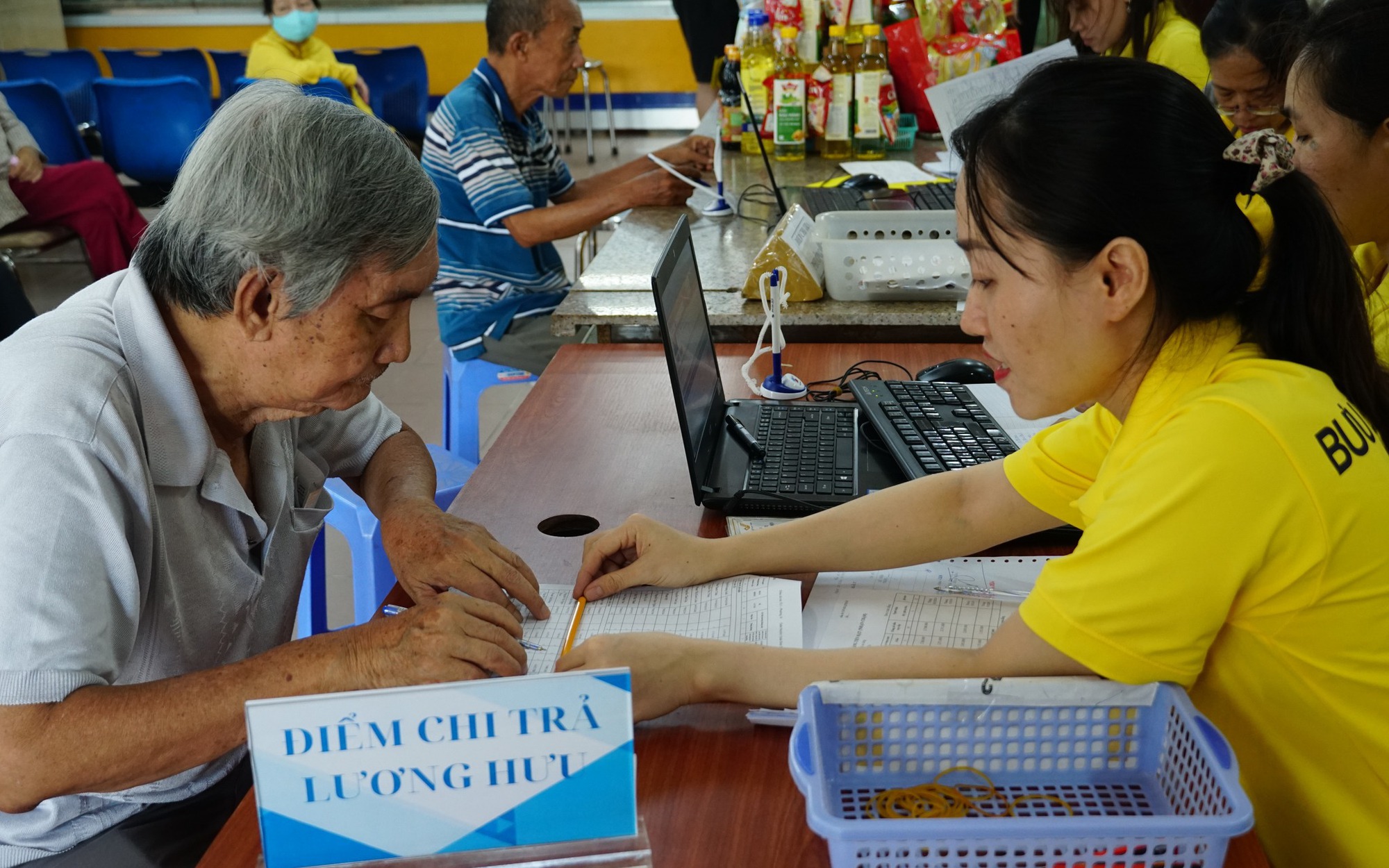 Người hưởng lương hưu phải thông báo cho cơ quan BHXH khi chuyển nơi cư trú