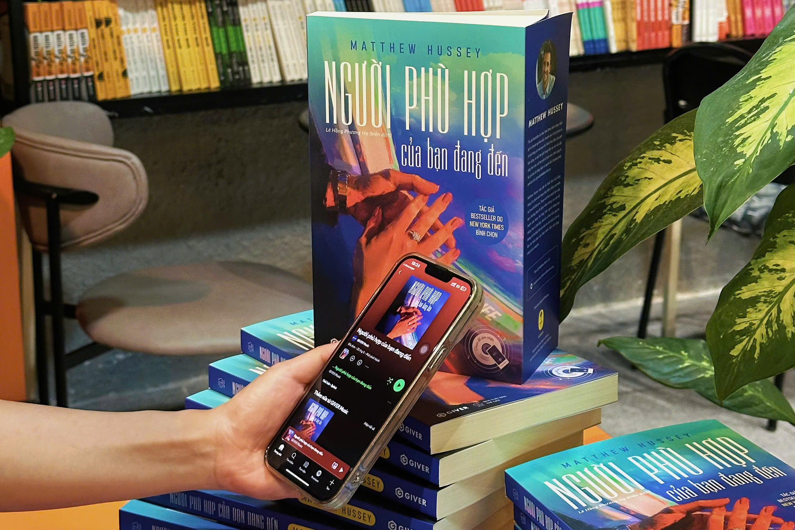 Lần đầu ti&ecirc;n tại Việt Nam: S&aacute;ch t&acirc;m l&yacute; t&igrave;nh cảm t&iacute;ch hợp NFC ph&aacute;t nhạc độc quyền - Ảnh 2.
