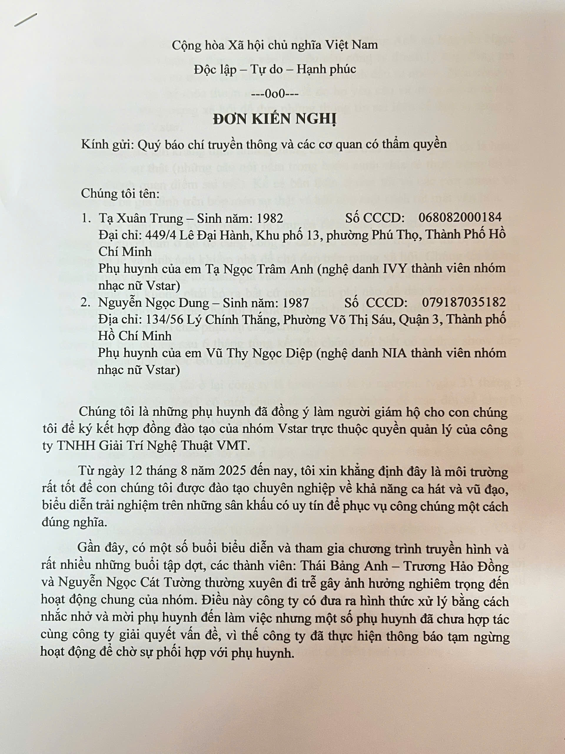 Bóc trần quy luật vận hành của showbiz - Ảnh 2.