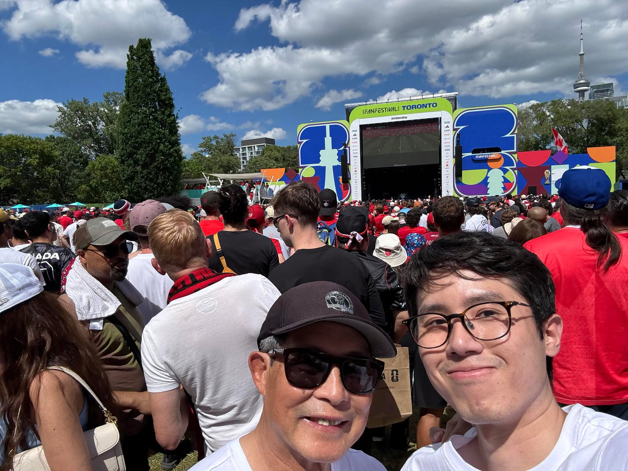 Thư từ Canada: Hòa mình vào biển người ở Toronto - Ảnh 1.