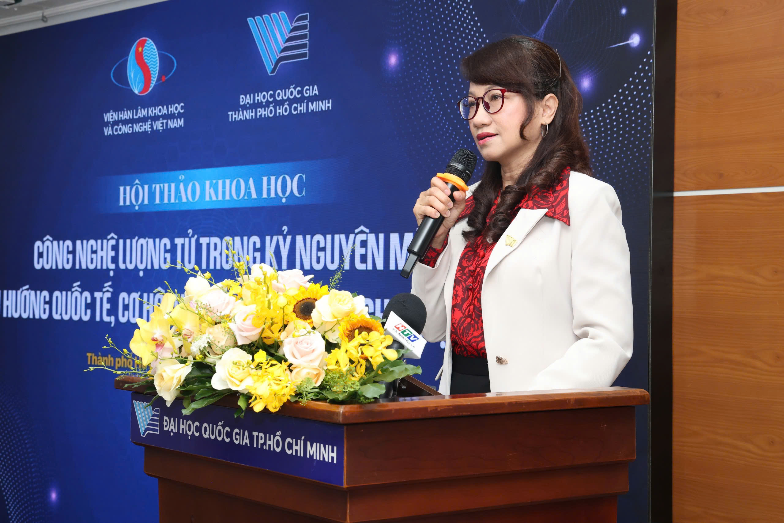 Đang diễn ra talkshow: Ngành học khát nhân lực, cơ hội nào cho thí sinh? - Ảnh 1.