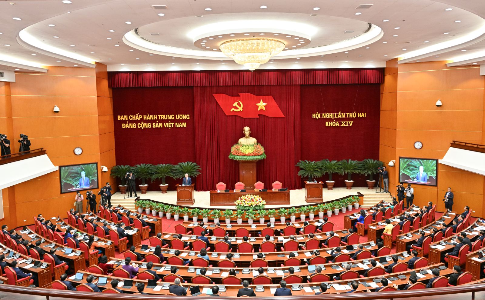 Thông tin về sức khỏe, hồ sơ sức khỏe của cán bộ được bảo mật - Ảnh 1.