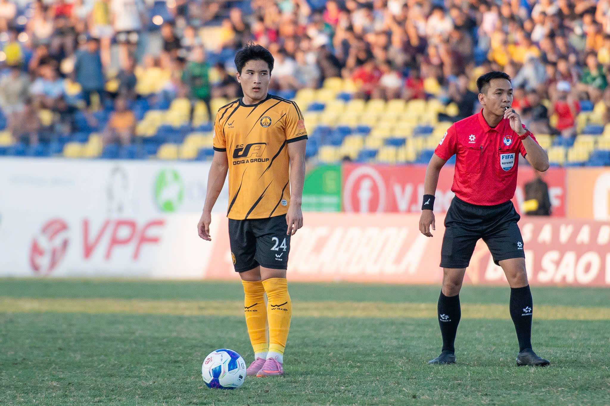 H&agrave;ng loạt trụ cột chia tay CLB Thanh H&oacute;a sau khi trụ hạng V-League th&agrave;nh c&ocirc;ng - Ảnh 6.