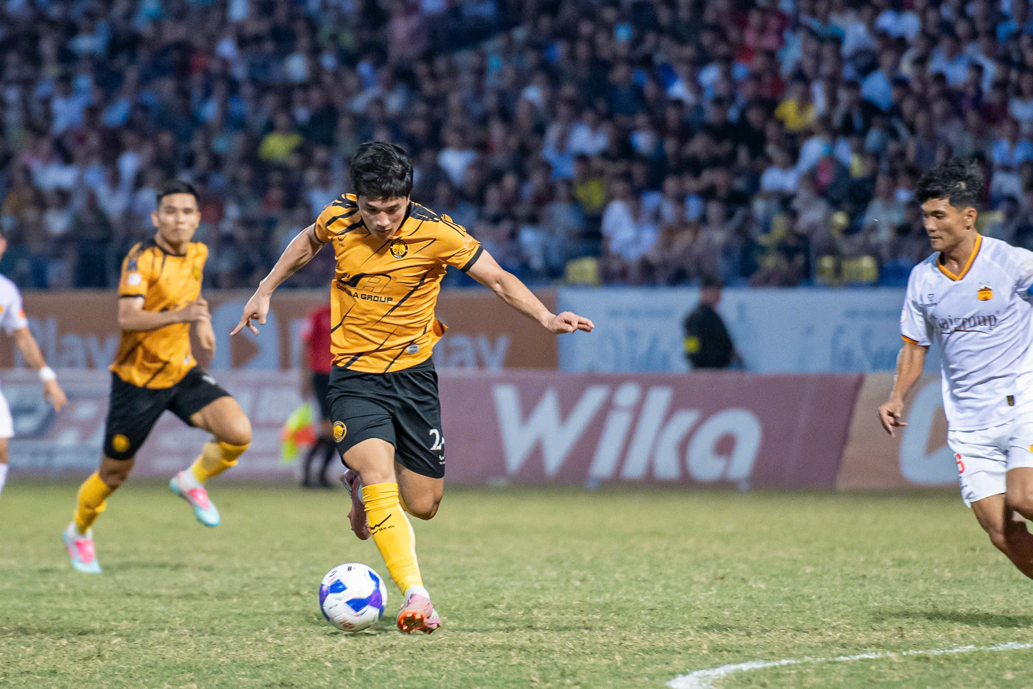 H&agrave;ng loạt trụ cột chia tay CLB Thanh H&oacute;a sau khi trụ hạng V-League th&agrave;nh c&ocirc;ng - Ảnh 5.