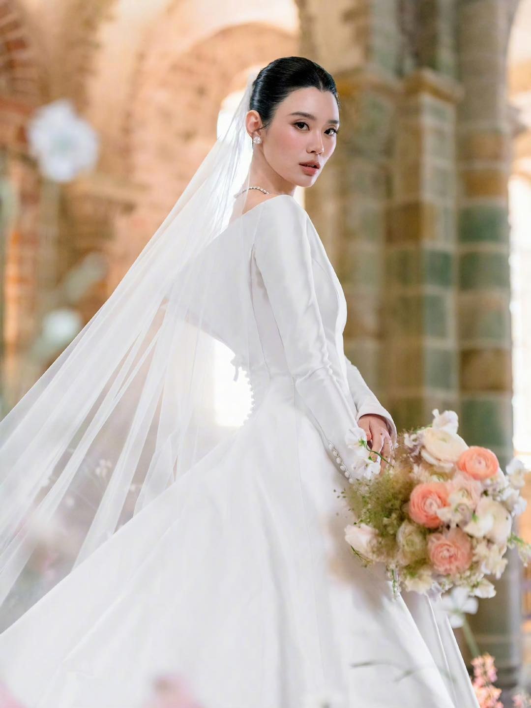 Đ&aacute;m cưới cổ t&iacute;ch của Hề Mộng Dao v&agrave; thiếu gia s&ograve;ng bạc - Ảnh 3.