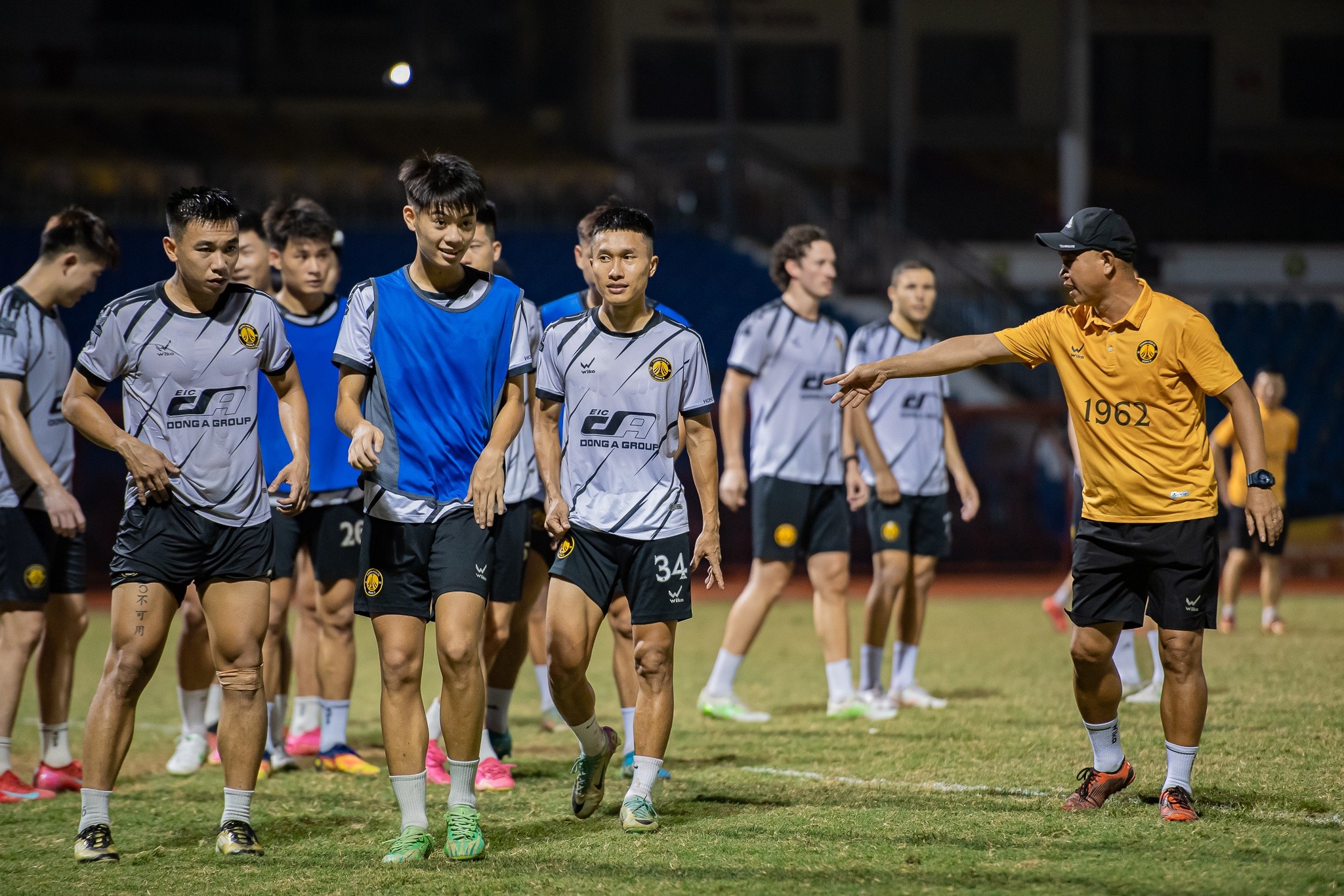 H&agrave;ng loạt trụ cột chia tay CLB Thanh H&oacute;a sau khi trụ hạng V-League th&agrave;nh c&ocirc;ng - Ảnh 3.