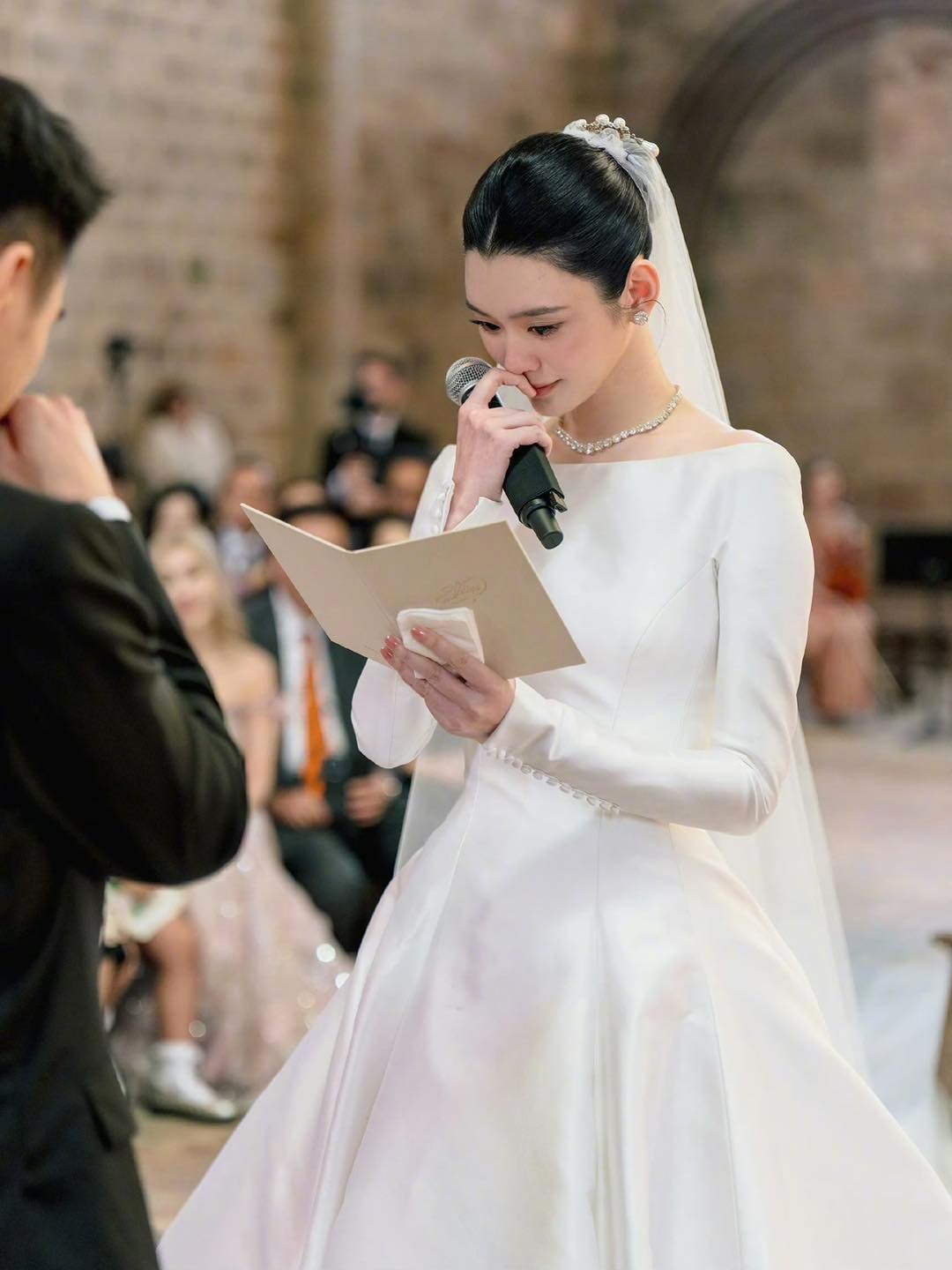 Đ&aacute;m cưới cổ t&iacute;ch của Hề Mộng Dao v&agrave; thiếu gia s&ograve;ng bạc - Ảnh 7.