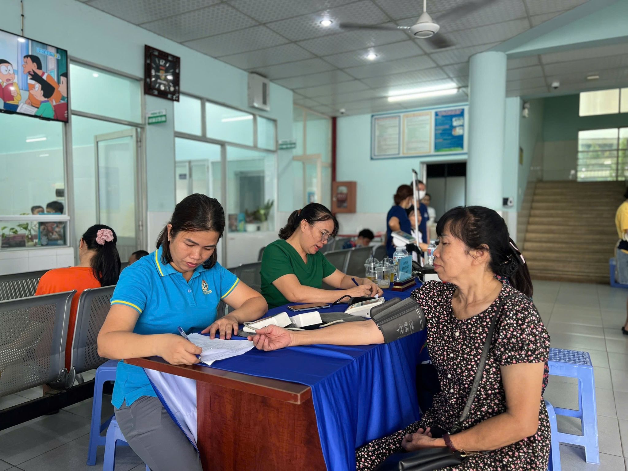 4 trạm y tế được hỗ trợ chuy&ecirc;n m&ocirc;n, giảm chuyển tuyến kh&ocirc;ng cần thiết - Ảnh 3.
