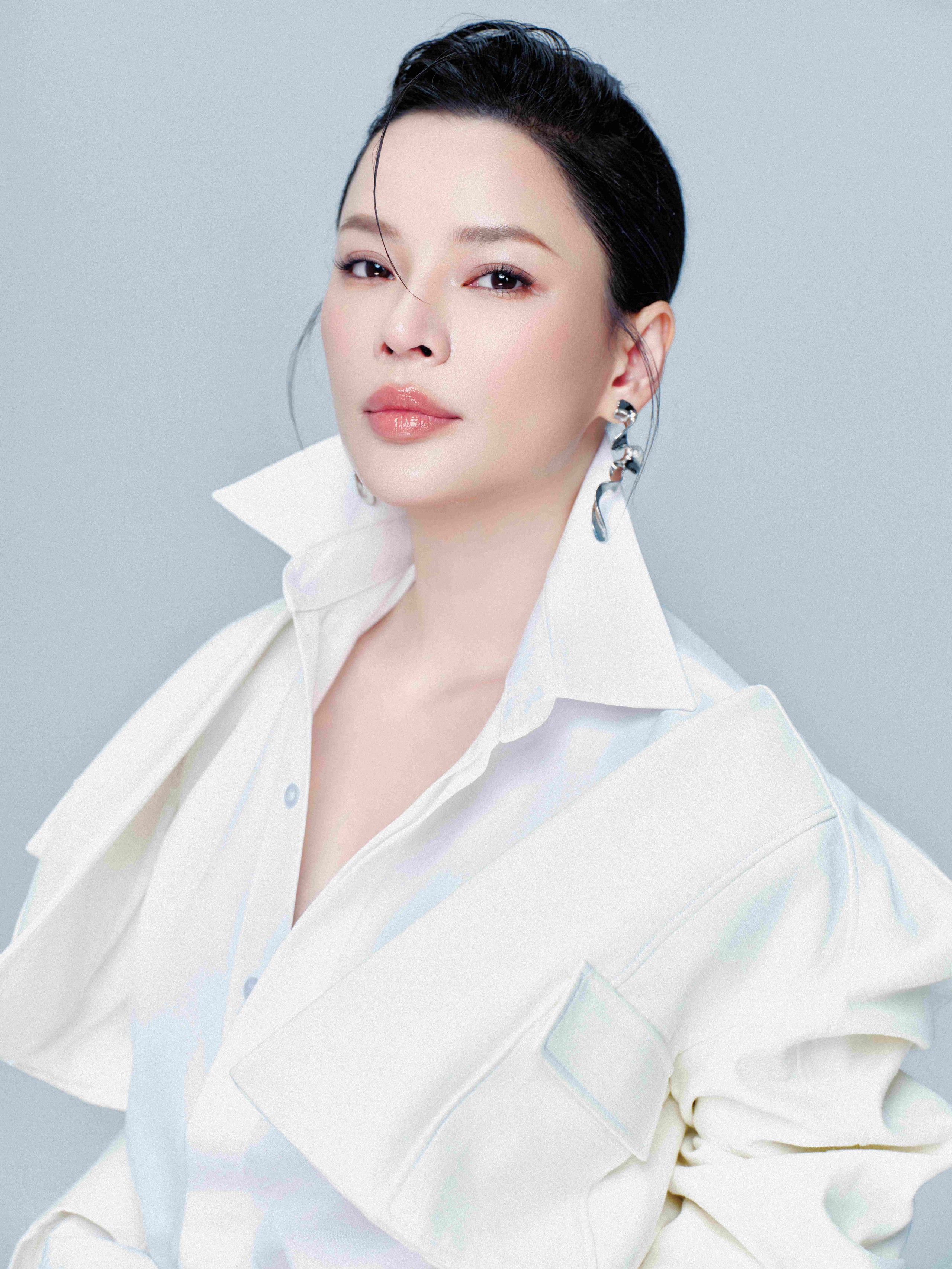 Người đẹp từng "mất tích" khỏi showbiz 12 năm tái xuất với tạo hình gây bất ngờ - Ảnh 11.