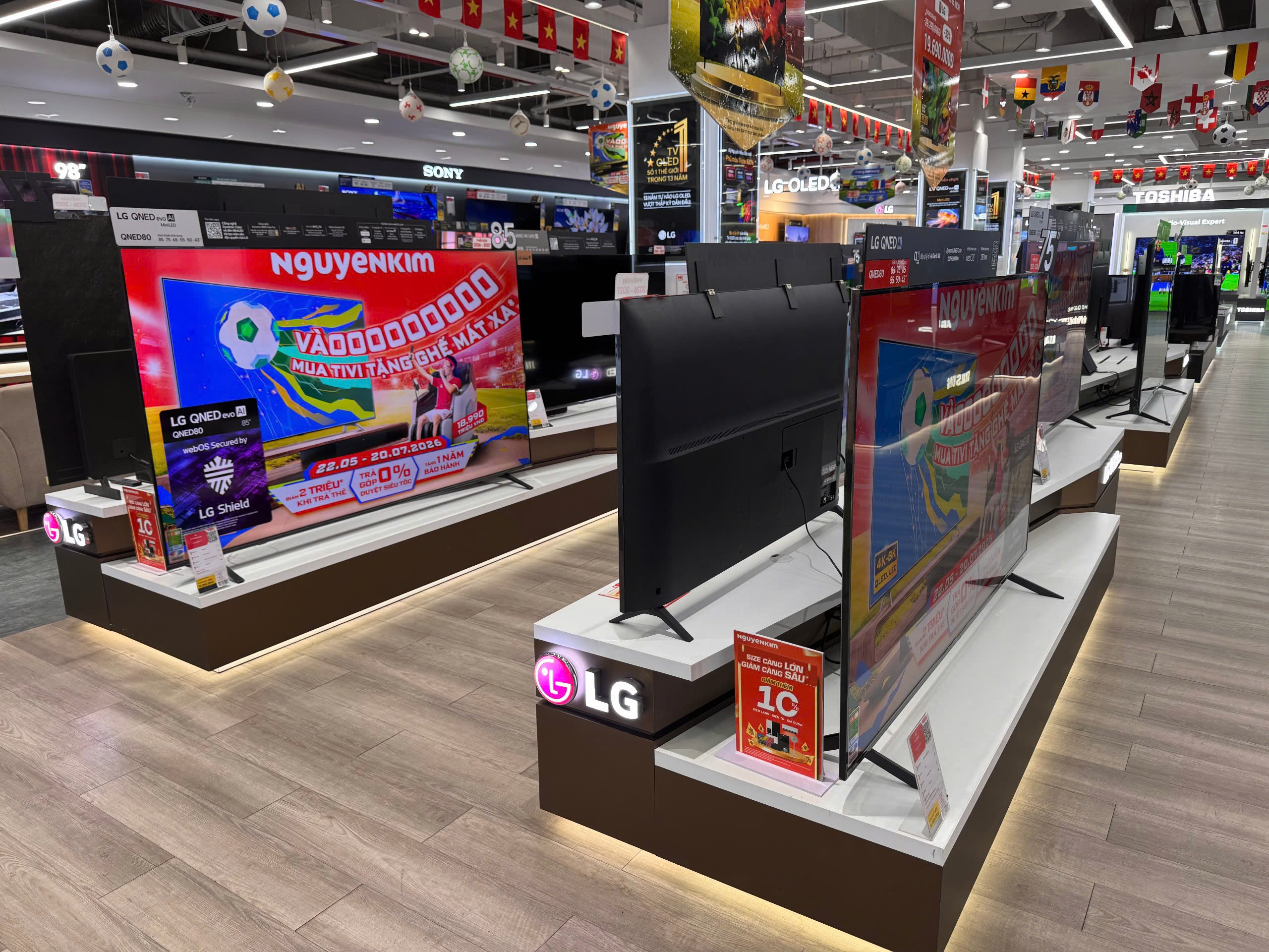 Thị trường tivi m&ugrave;a World Cup trầm lắng - Ảnh 1.
