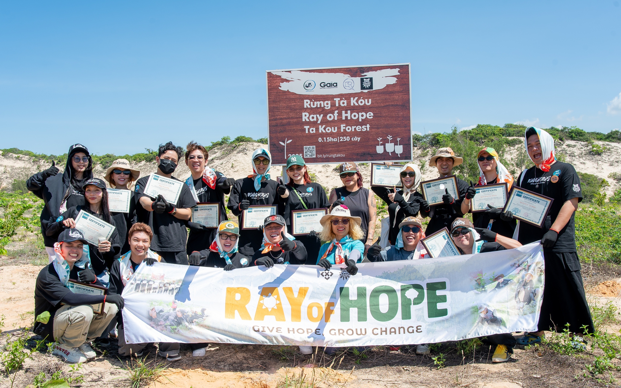 Hành trình Ray Of Hope: B Ray và đồng nghiệp lan tỏa những điều tử tế