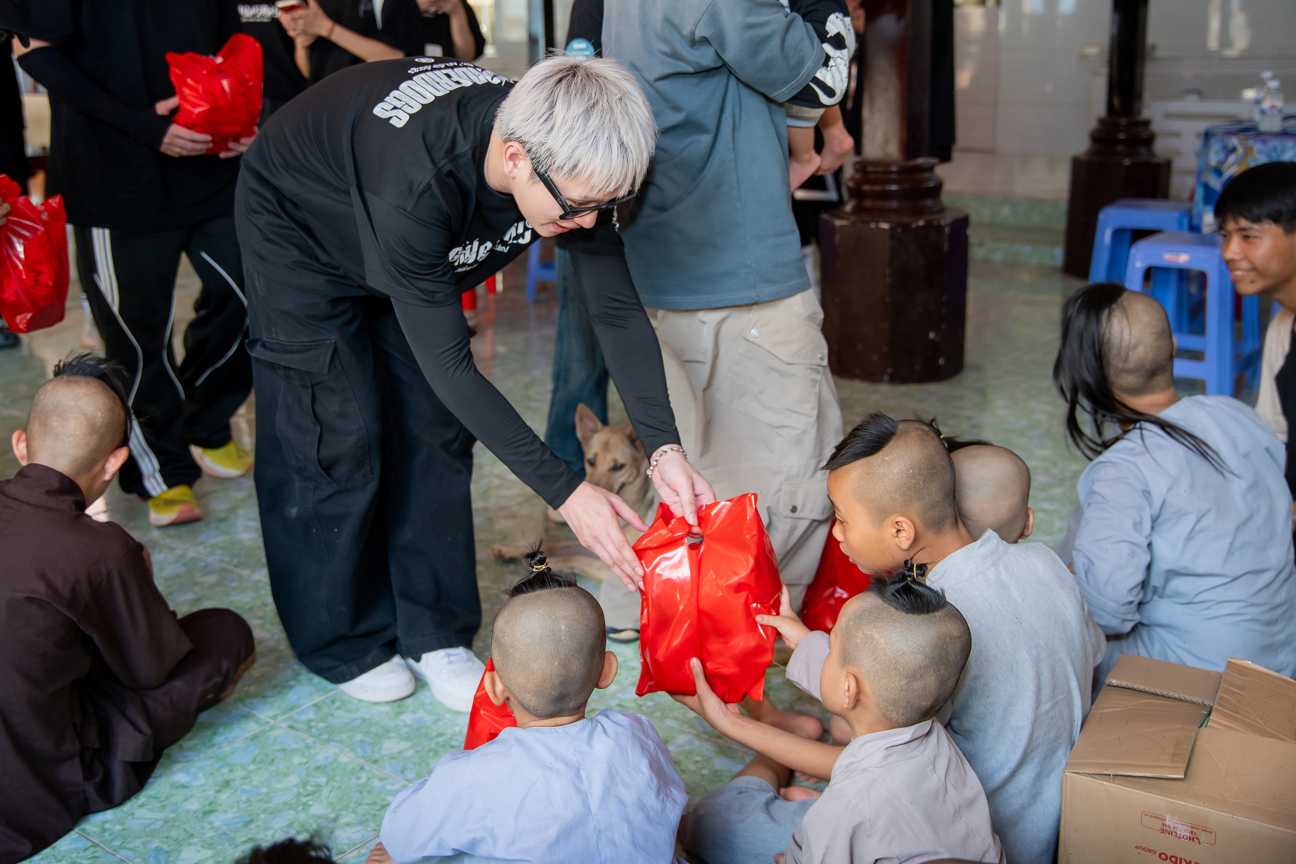 Hành trình Ray Of Hope: B Ray và đồng nghiệp lan tỏa những điều tử tế  - Ảnh 8.