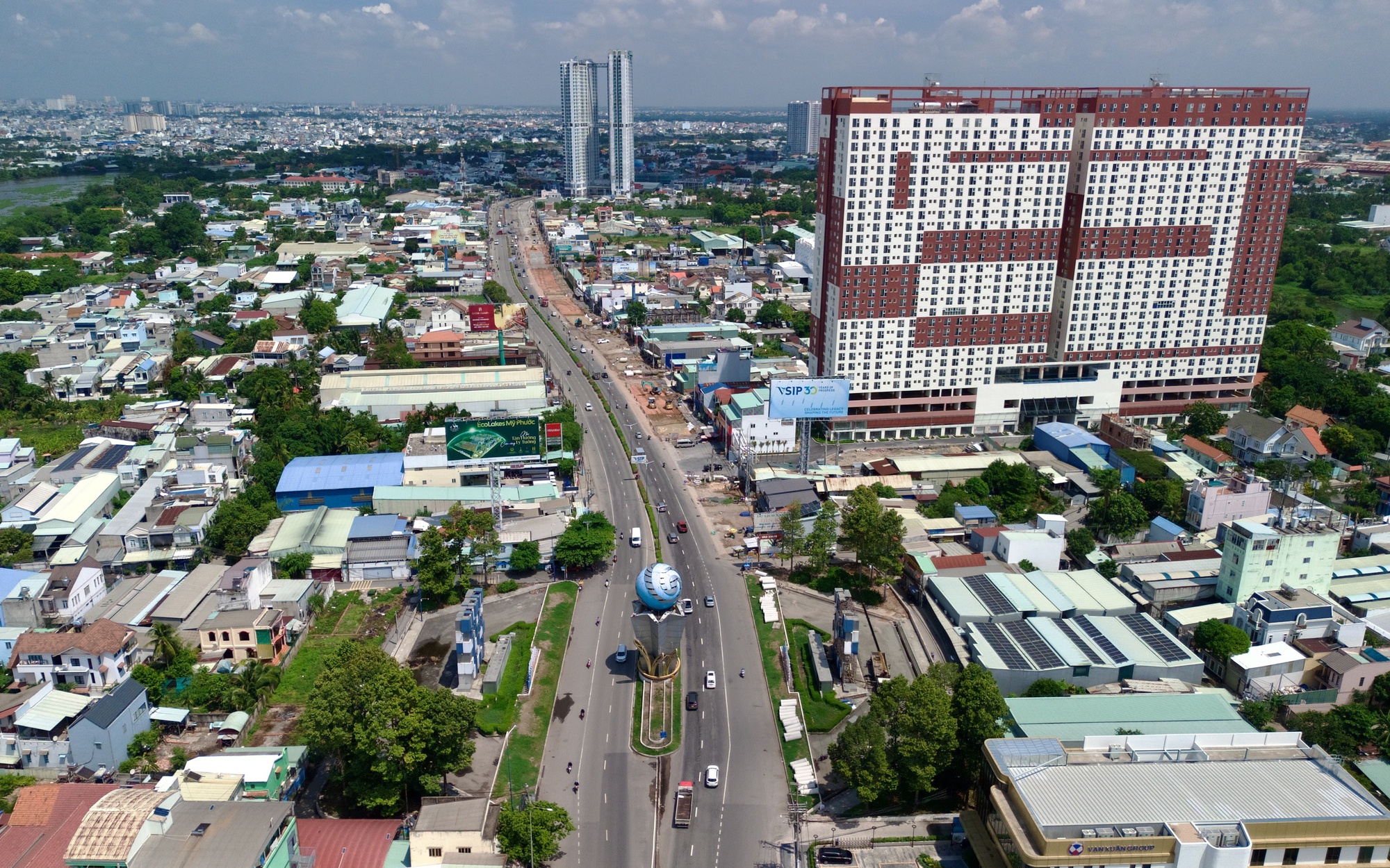 Toàn cảnh Quốc lộ 13 sau gần 4 năm mở rộng lên 8 làn xe