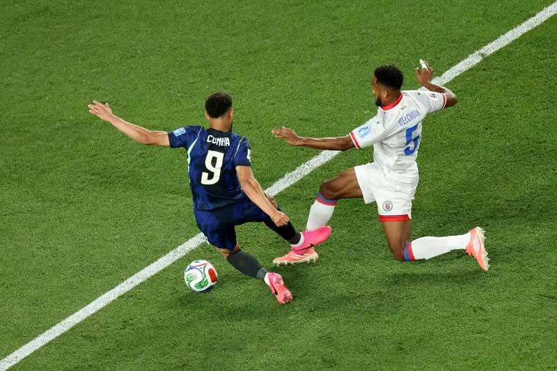 Siêu sao tỏa sáng, Brazil vượt lên dẫn đầu bảng C - Ảnh 1.