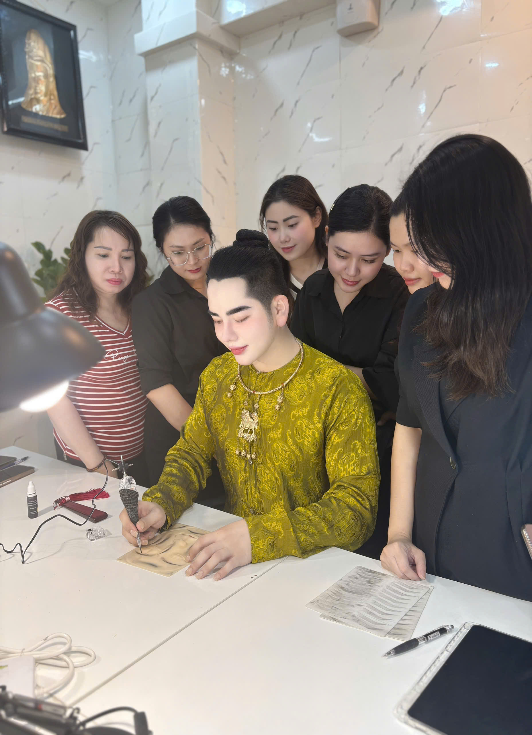 Viện thẩm mỹ Cậu Hy: "Một đ&ocirc;i ch&acirc;n m&agrave;y đẹp sẽ phụ thuộc v&agrave;o rất nhiều yếu tố" - Ảnh 3.