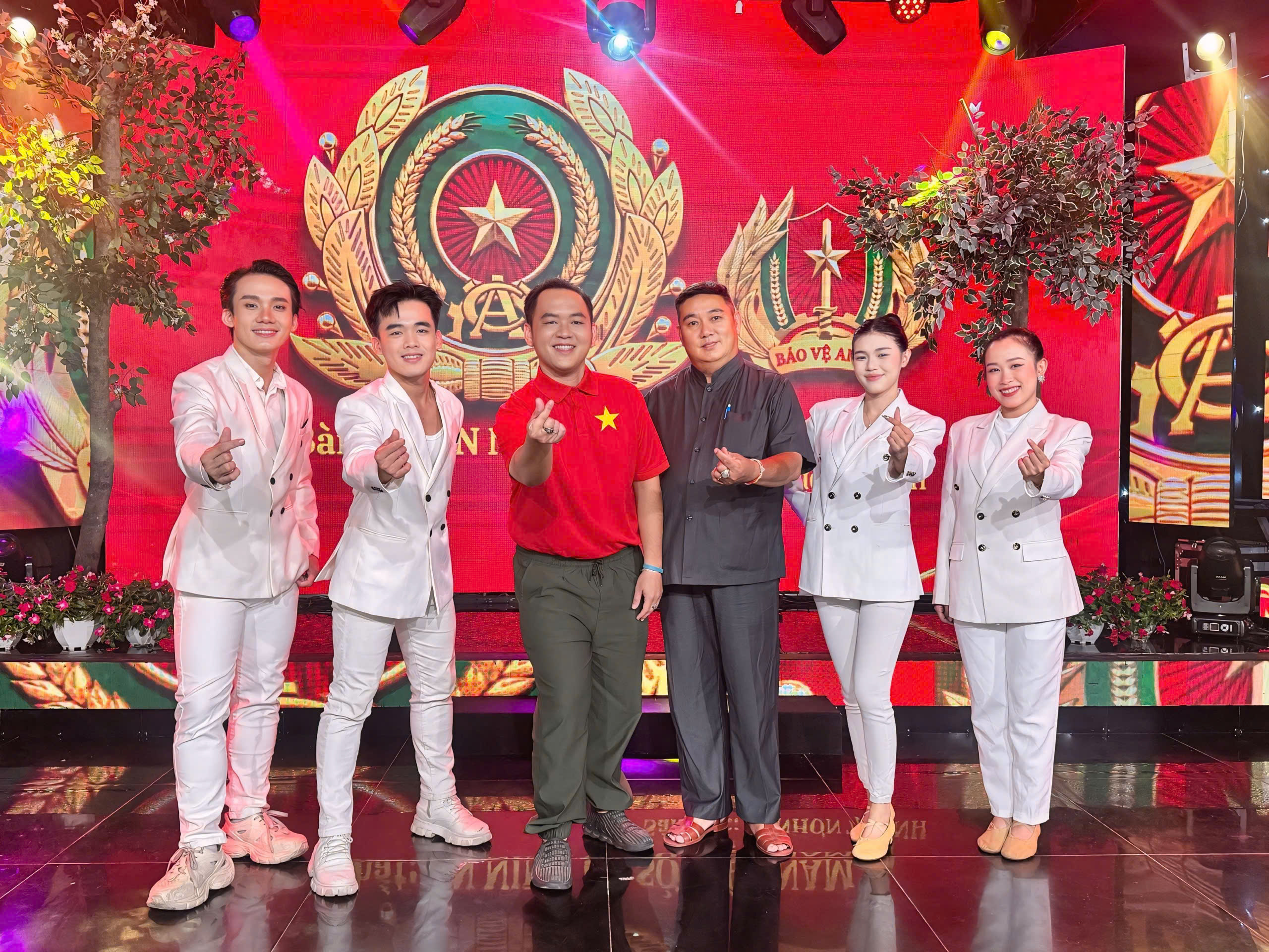 Ca sĩ T&acirc;m Minhon tự h&agrave;o khi thể hiện ca kh&uacute;c ca ngợi lực lượng an ninh cơ sở - Ảnh 3.