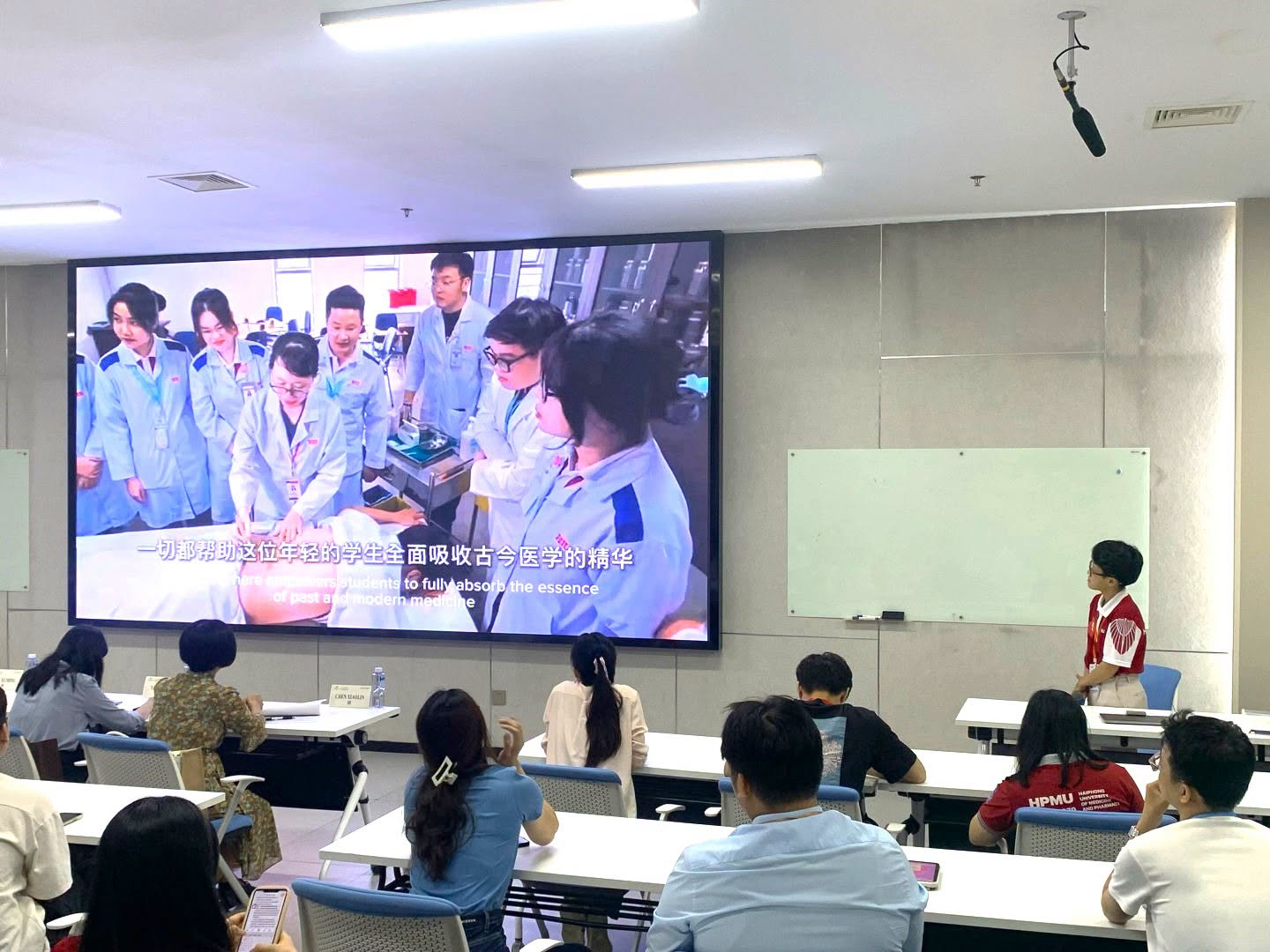 Sinh vi&ecirc;n Việt Nam gi&agrave;nh huy chương v&agrave;ng cuộc thi Kỹ năng nghề Y học cổ truyền Việt - Trung - Ảnh 1.