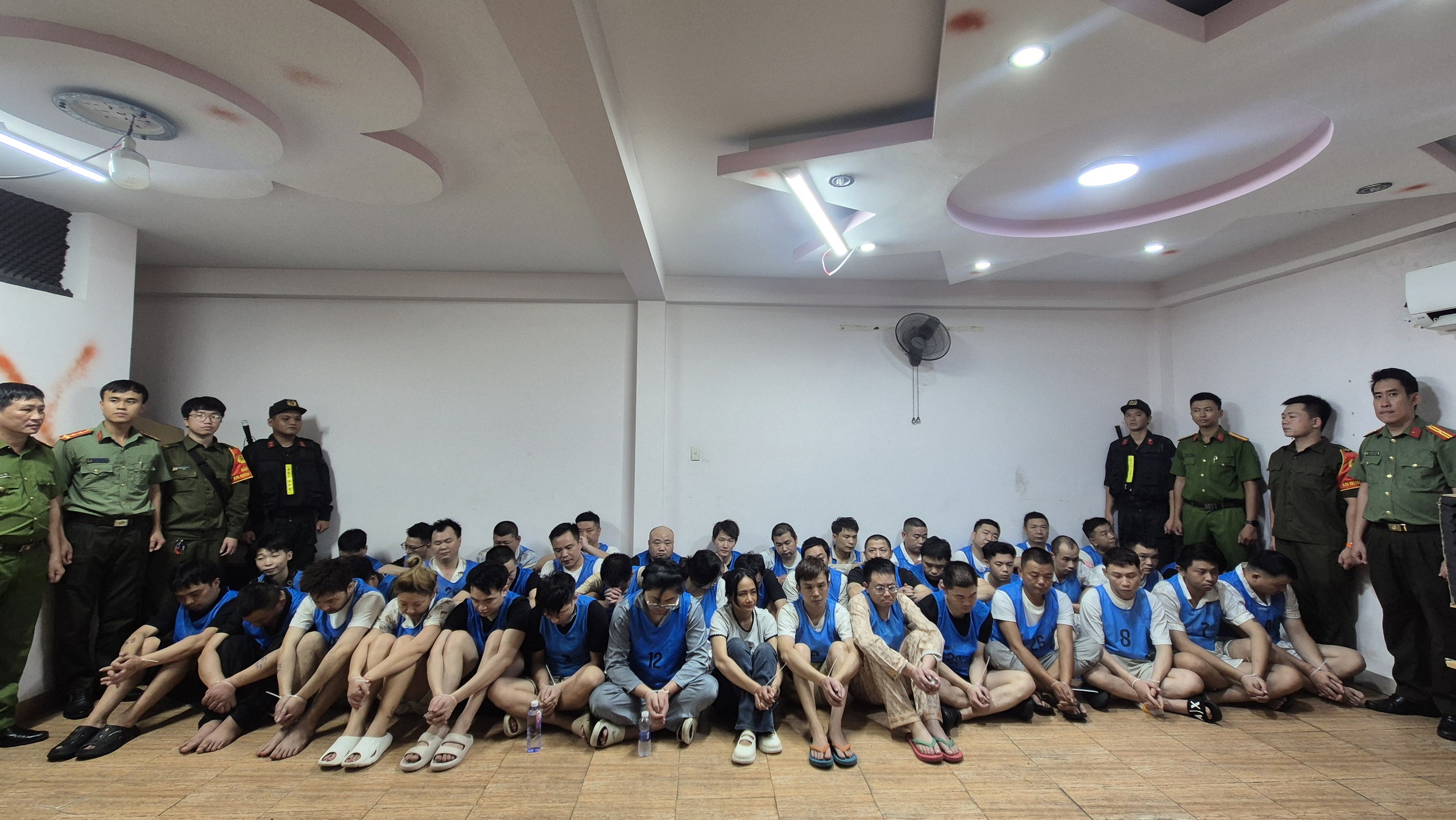 Ph&aacute; loạt &ldquo; tổng h&agrave;nh dinh &rdquo; lừa đảo xuy&ecirc;n quốc gia ở TPHCM 2026 - Ảnh 2.