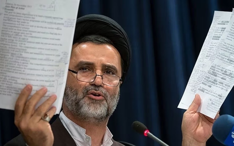 Nghị sĩ Iran bị cắt sóng vì tiết lộ mật thư của Lãnh tụ Tối cao?