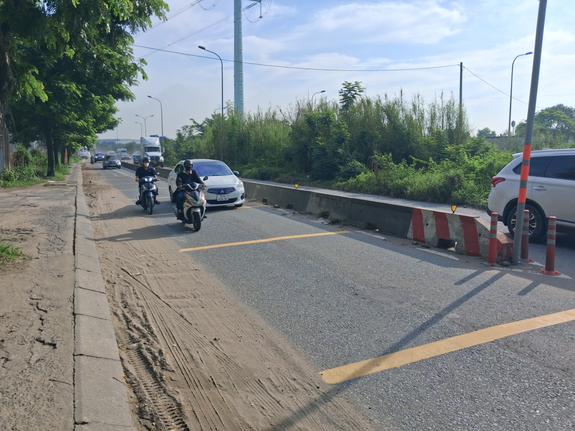Dải cát trên đường - Ảnh 1.