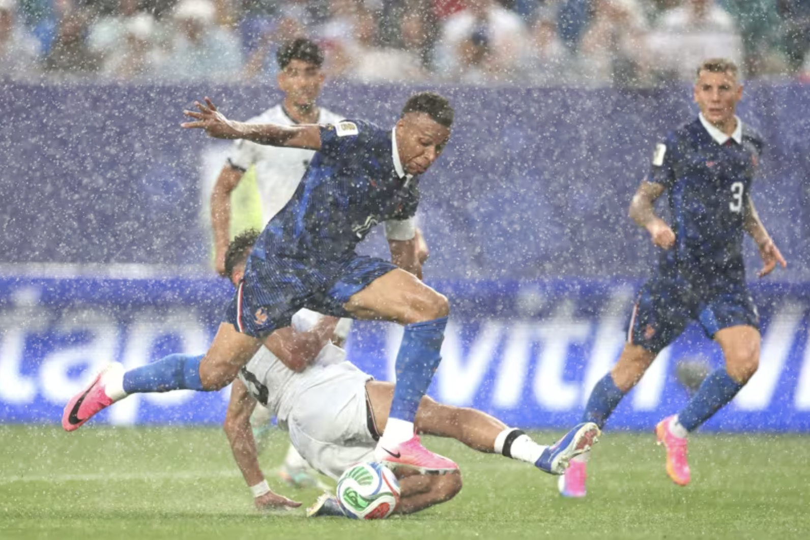 World Cup 2026: Trận Pháp - Iraq bị hoãn hiệp 2 vì thời tiết - Ảnh 5.
