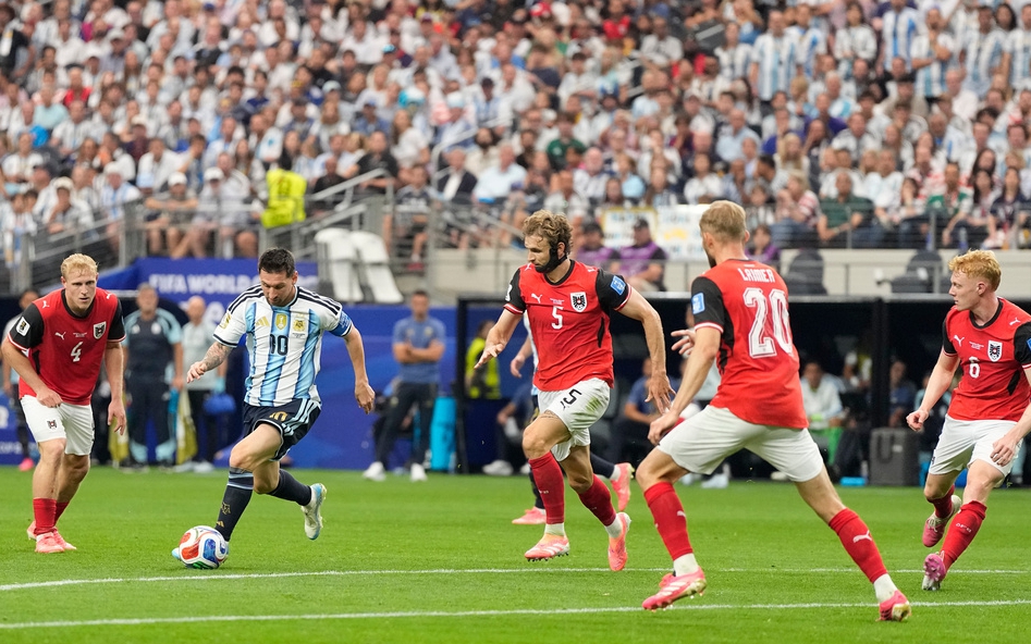 Lionel Messi viết lại lịch sử World Cup