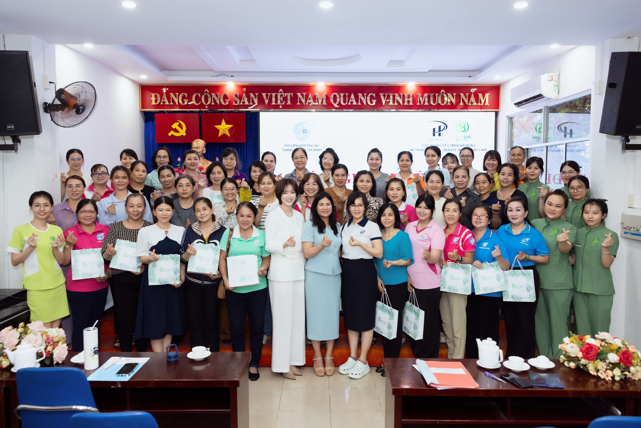 Điểm tựa vững vàng cho 27 phụ nữ bước qua rào cản - Ảnh 2.