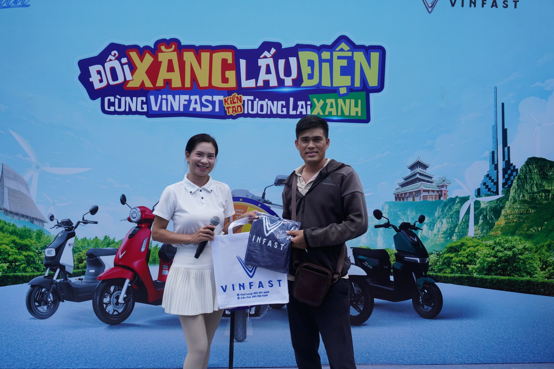 Đổi xăng lấy điện: Kh&aacute;ch h&agrave;ng Vĩnh Long &ldquo;chốt&rdquo; xe m&aacute;y điện VinFast chỉ sau 10 ph&uacute;t l&aacute;i thử - Ảnh 2.