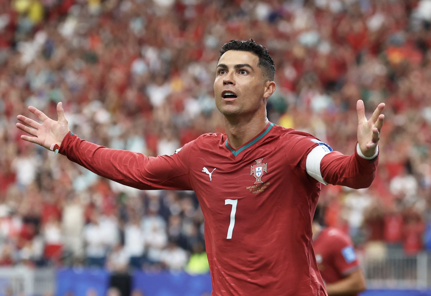 Ronaldo lập c&uacute; đ&uacute;p lịch sử, Bồ Đ&agrave;o Nha đ&egrave; bẹp Uzbekistan với chiến thắng 5 sao - Ảnh 4.