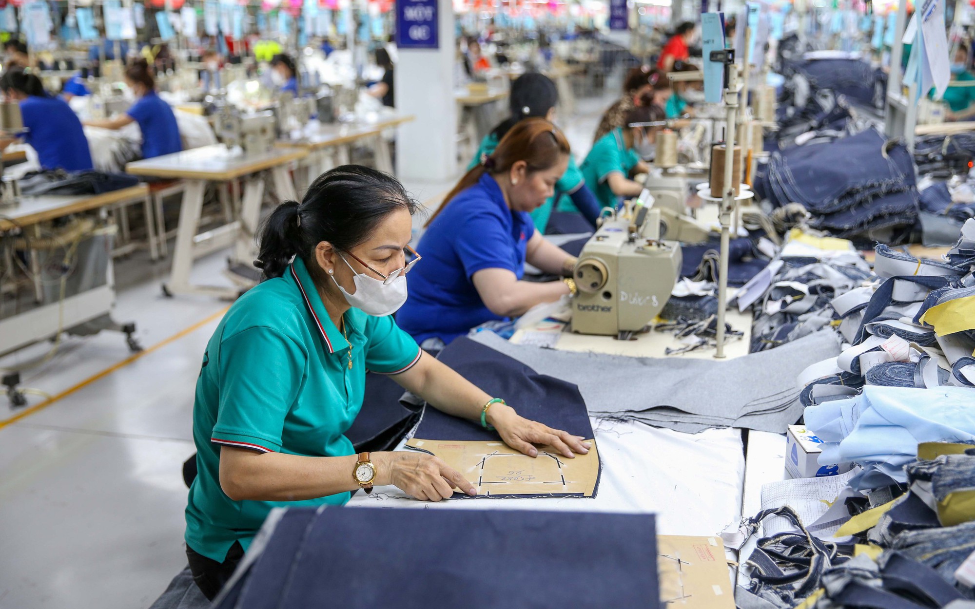 Đề xuất tăng lương tối thiểu vùng mức 9,8% hoặc 8,5%