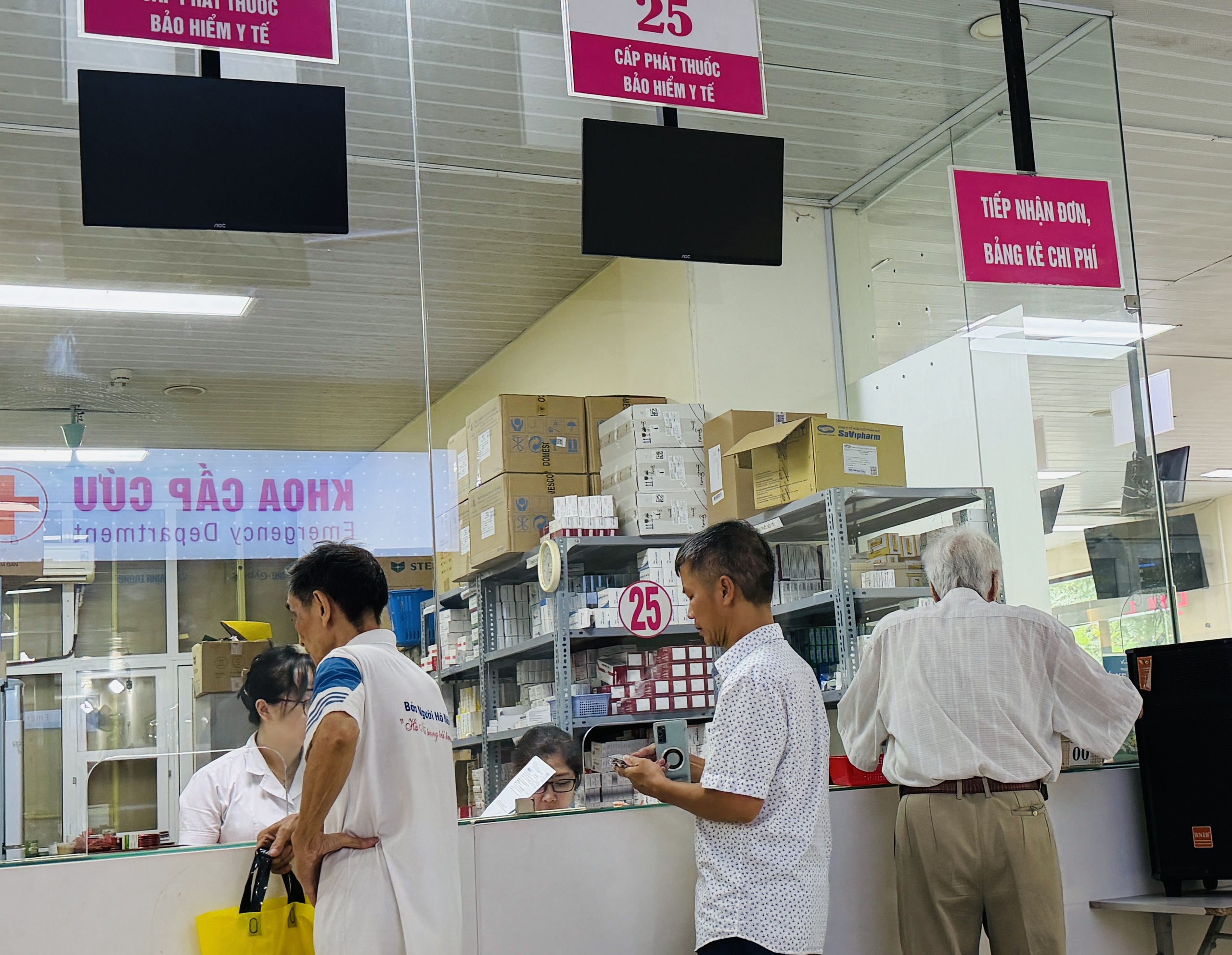 Từ 1-7, kh&aacute;m tr&aacute;i tuyến ở nhiều bệnh viện trung ương được BHYT trả 50% - Ảnh 1.