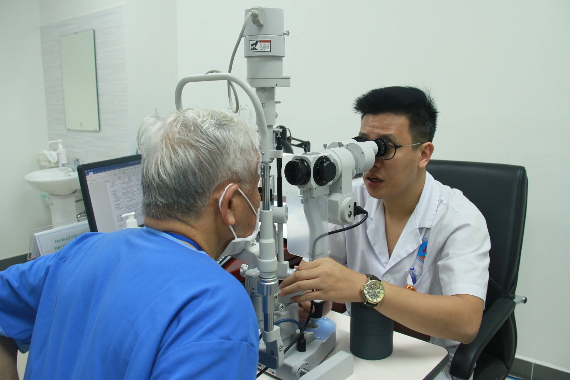 Người cao tuổi sẽ được kh&aacute;m sức khỏe miễn ph&iacute; mỗi năm một lần - Ảnh 1.