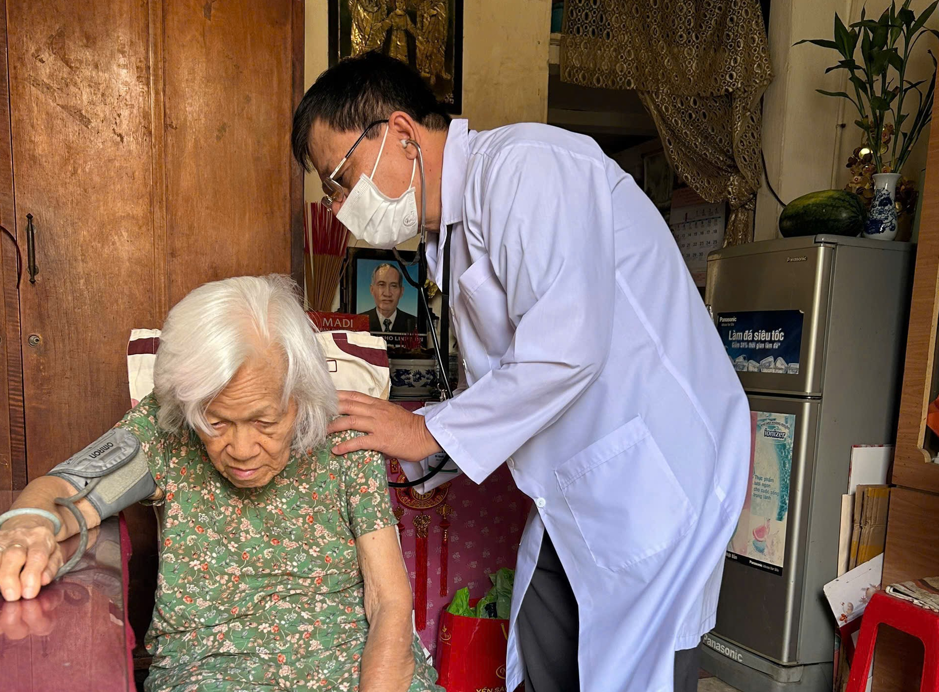 TP HCM: Thí điểm khám, chữa bệnh BHYT tại nhà - Ảnh 1.