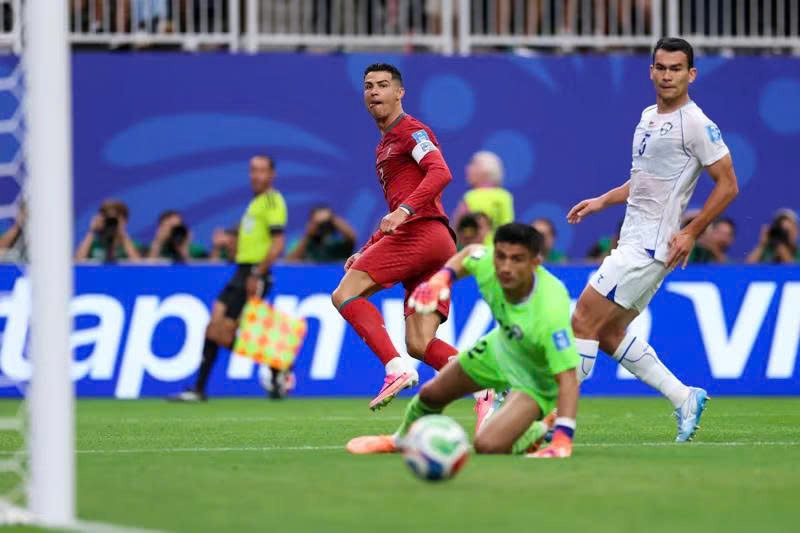 Ronaldo - “người lao động” khắc nghiệt của bóng đá - Ảnh 4.