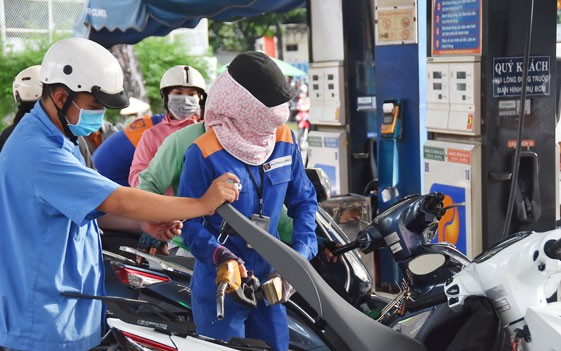 Đề xuất tiếp tục giảm thuế xăng dầu đến hết tháng 9