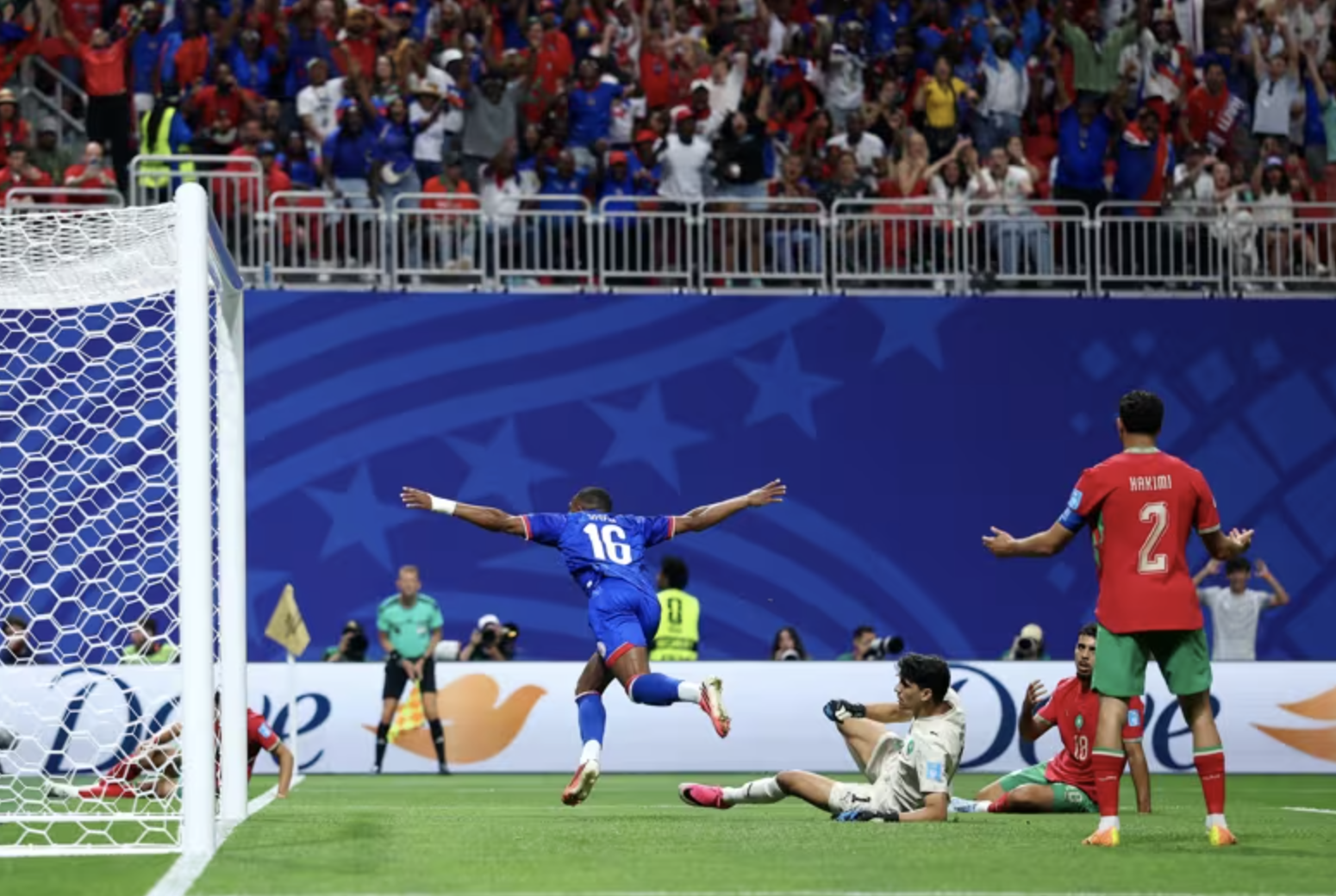 Morocco ngược d&ograve;ng đ&aacute;nh bại Haiti trong trận cầu 6 b&agrave;n thắng - Ảnh 1.