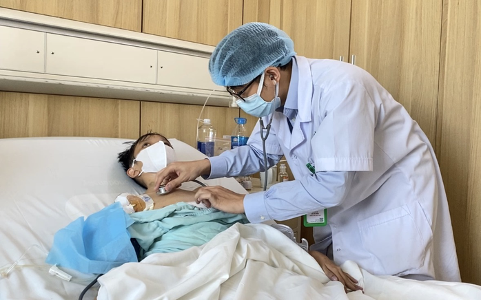 Nam sinh 16 tuổi hồi sinh nhờ ghép gan từ người hiến chết não
